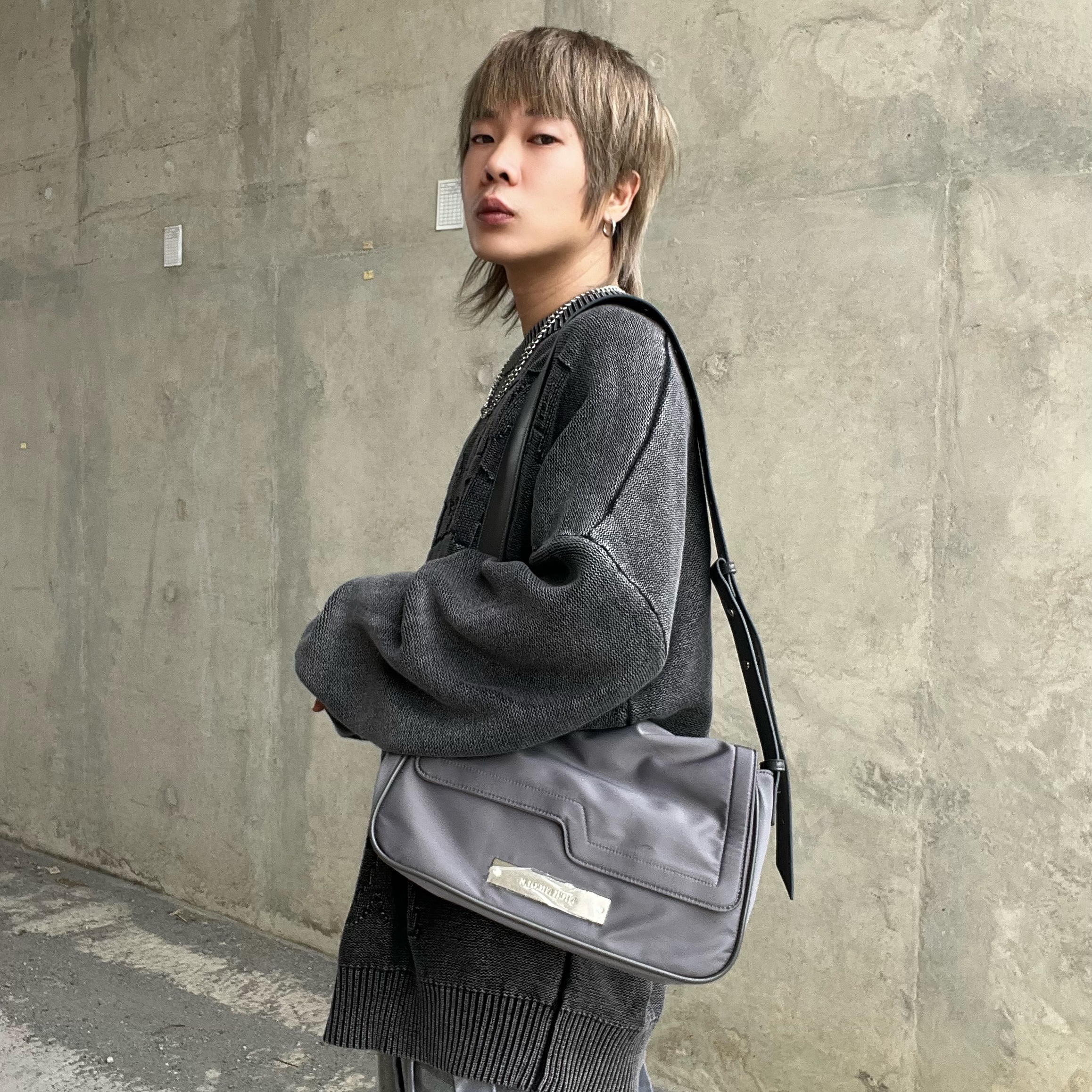 Balenciaga XL Army Boots Full Eva Black, AJOBYAJO PBA Five AJO Logos Washed Sweater BLACK 착용 스타일 - 2