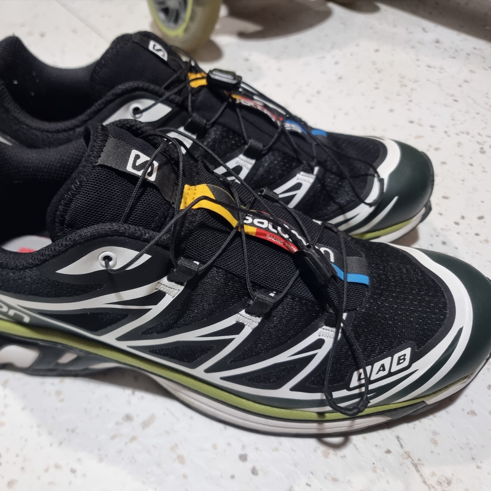 Salomon XT-6 Scarab Black 착용 스타일