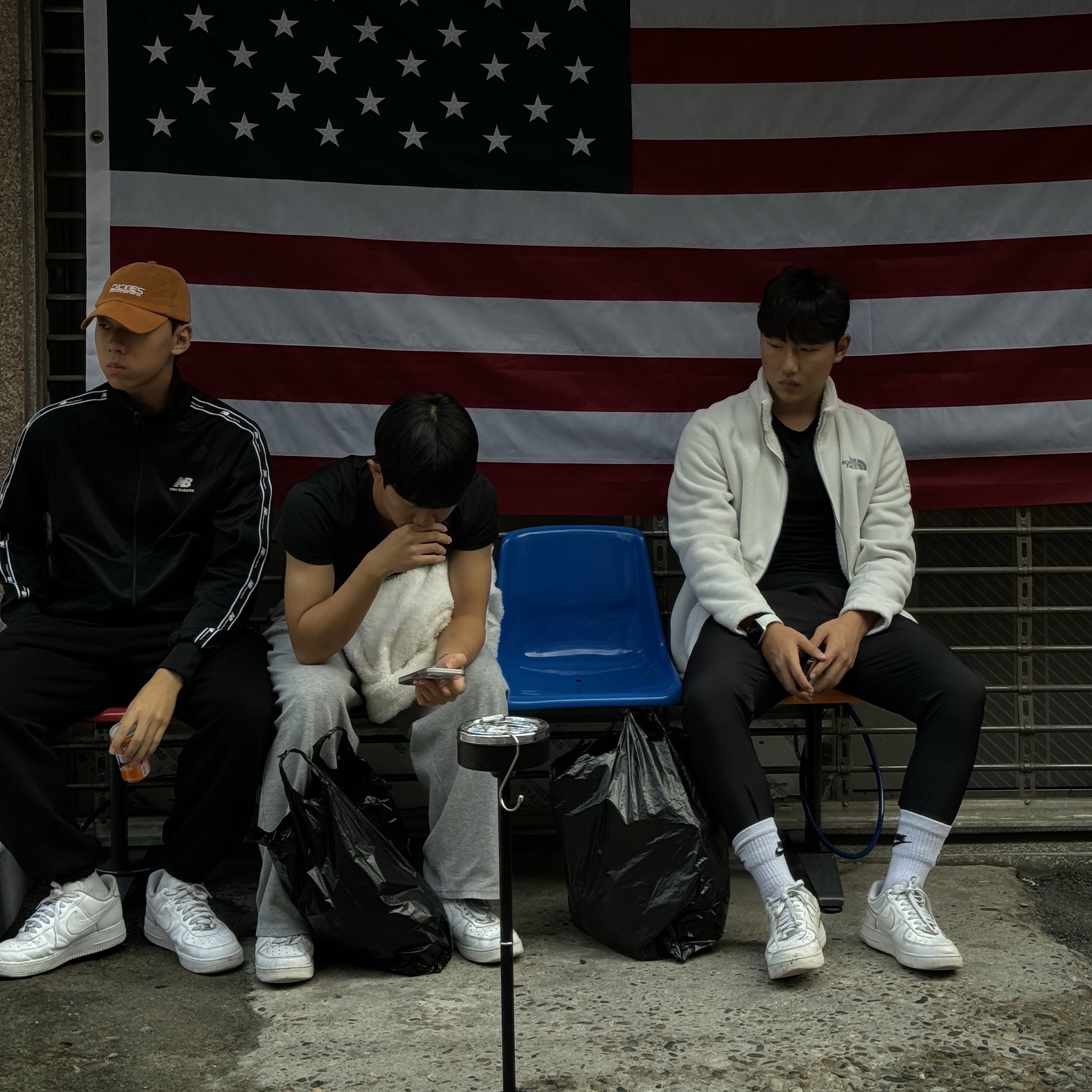 Aime Leon Dore x New Balance Track Jacket Grey Blue, (W) Nike x Travis Scott Air Force 1 '07 Low Cactus Jack Utopia Edition White 착용 스타일