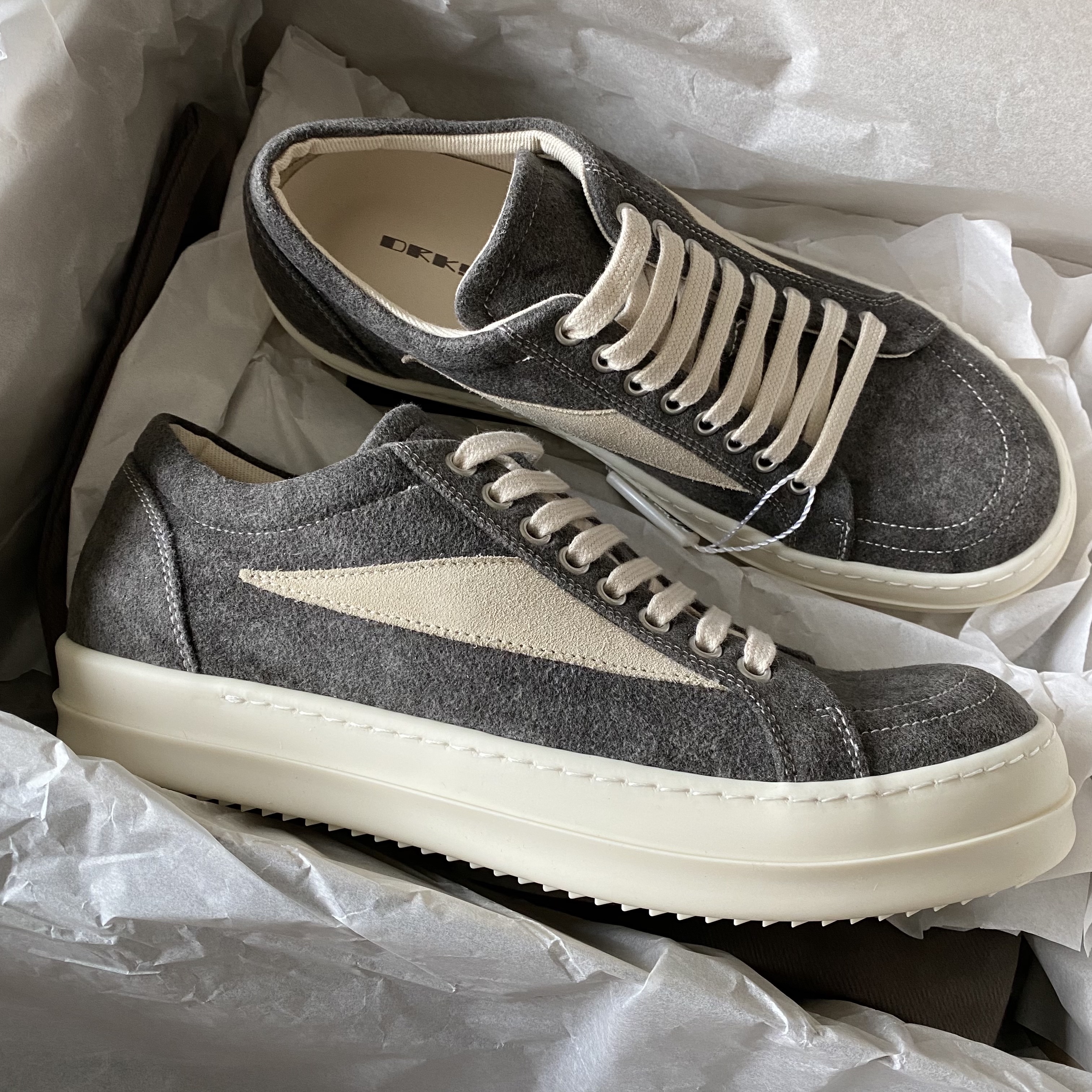 Rick Owens Drkshdw Porterville Vintage Low Dust Milk 착용 스타일