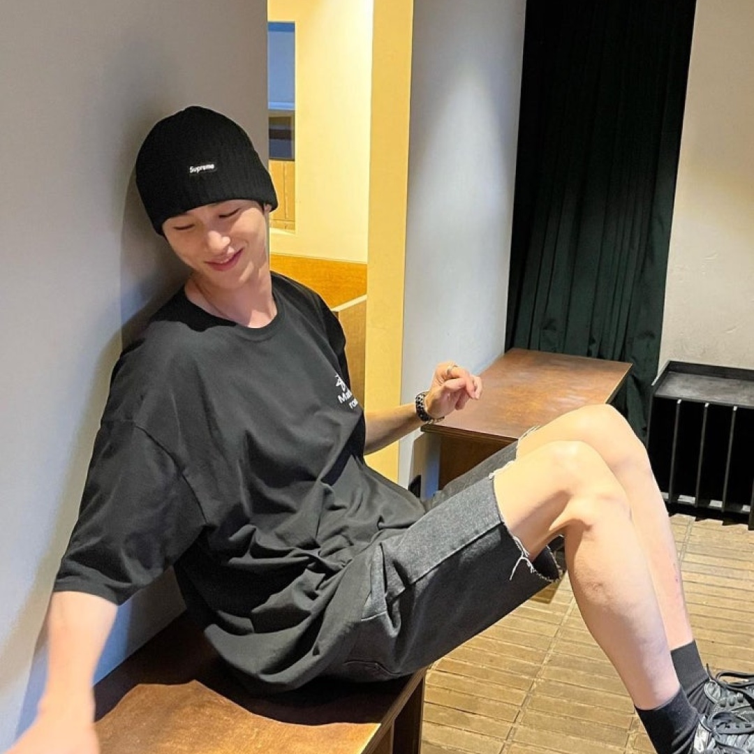 Jordan 1 x Travis Scott Retro Low OG SP Black Phantom, On Running x Post Archive Faction (Paf) Cloudmonster 2 Black Magnet 착용 스타일 - 5