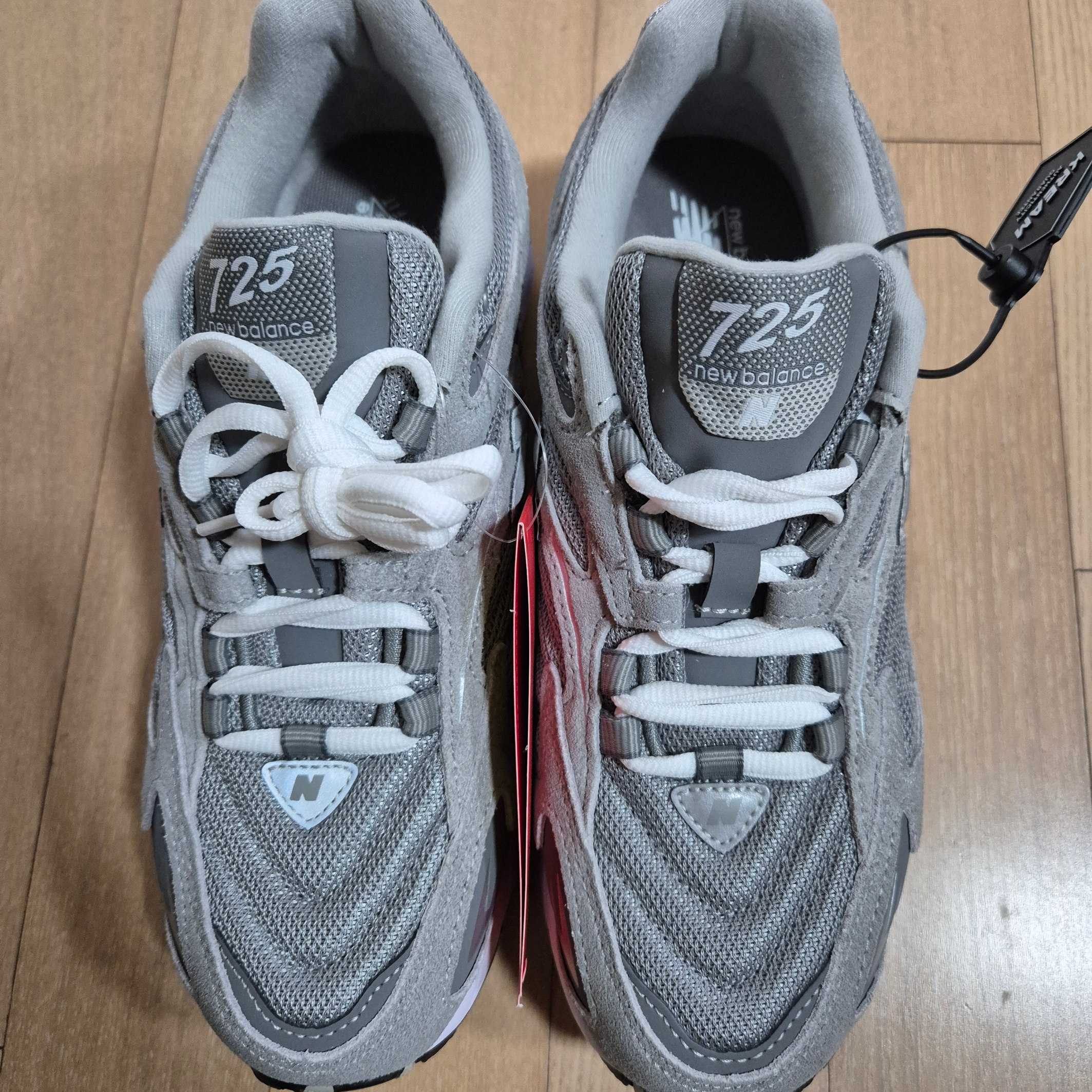 New Balance 725 Grey 착용 스타일