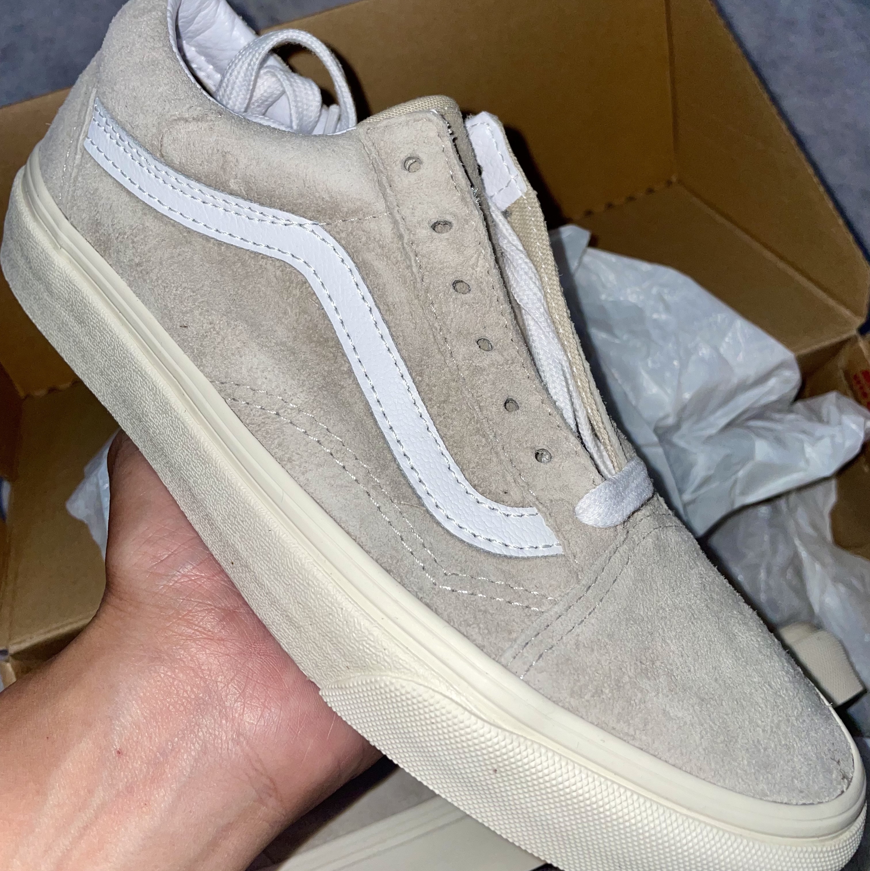 Vans Old Skool Pig Suede Oatmeal Snow White 착용 스타일