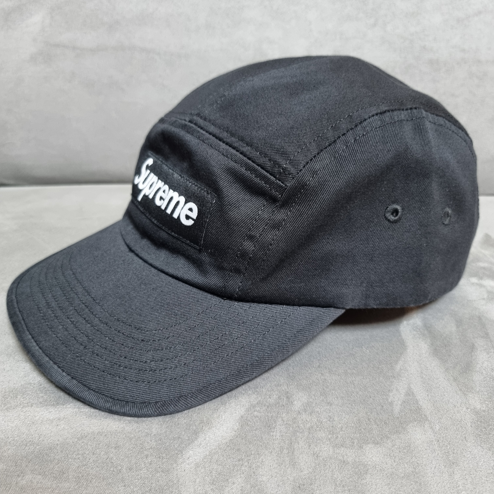 Supreme Washed Chino Twill Camp Cap Black 착용 스타일 - 2