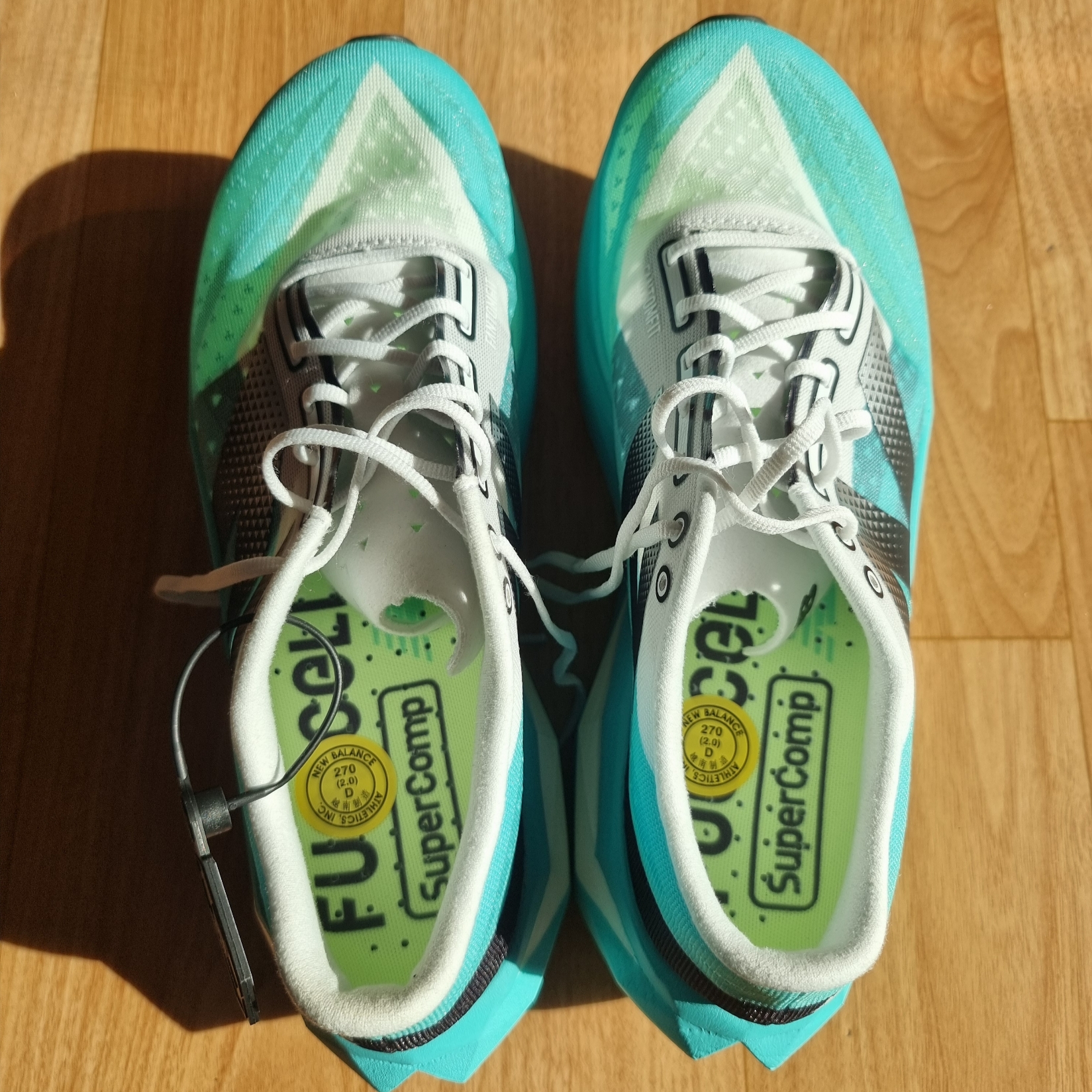 New Balance Fuelcell Supercomp Elite v4 Cyber Jade White - D Standard 착용 스타일