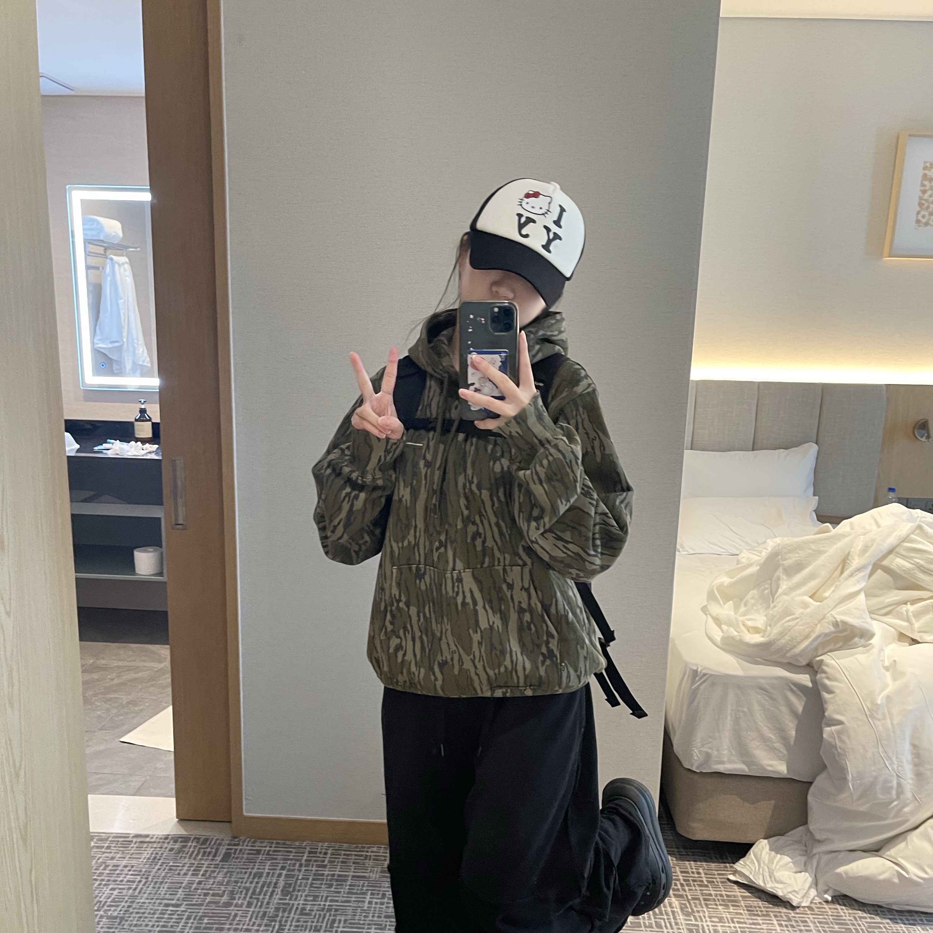Open Yy x Hello Kitty Trucker Cap Black, Supreme Washed Chino Twill Camp Cap Natural - 24SS 착용 스타일 - 1