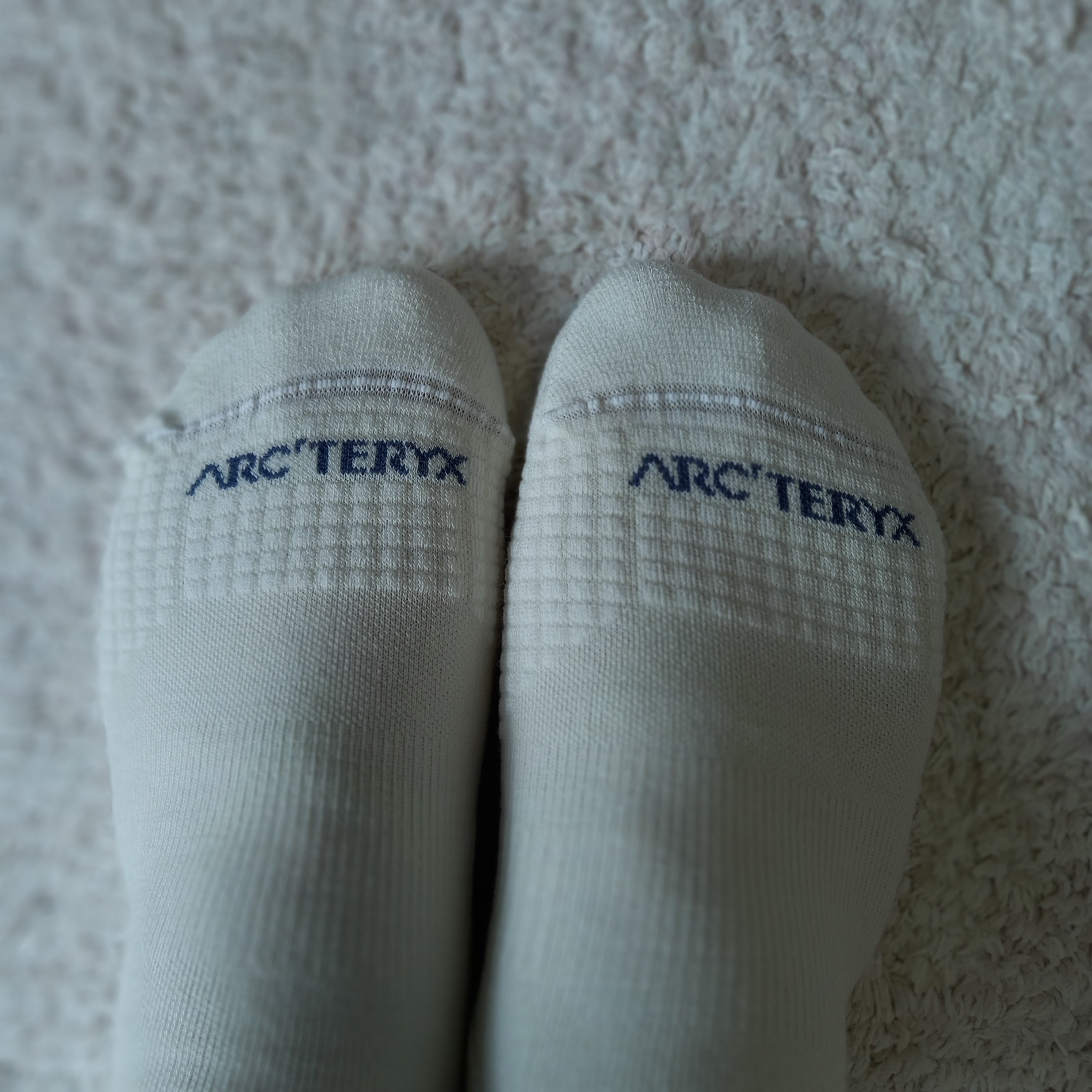 Arc'teryx Merino Wool Grotto Mid Sock White Stratus 착용 스타일 - 3