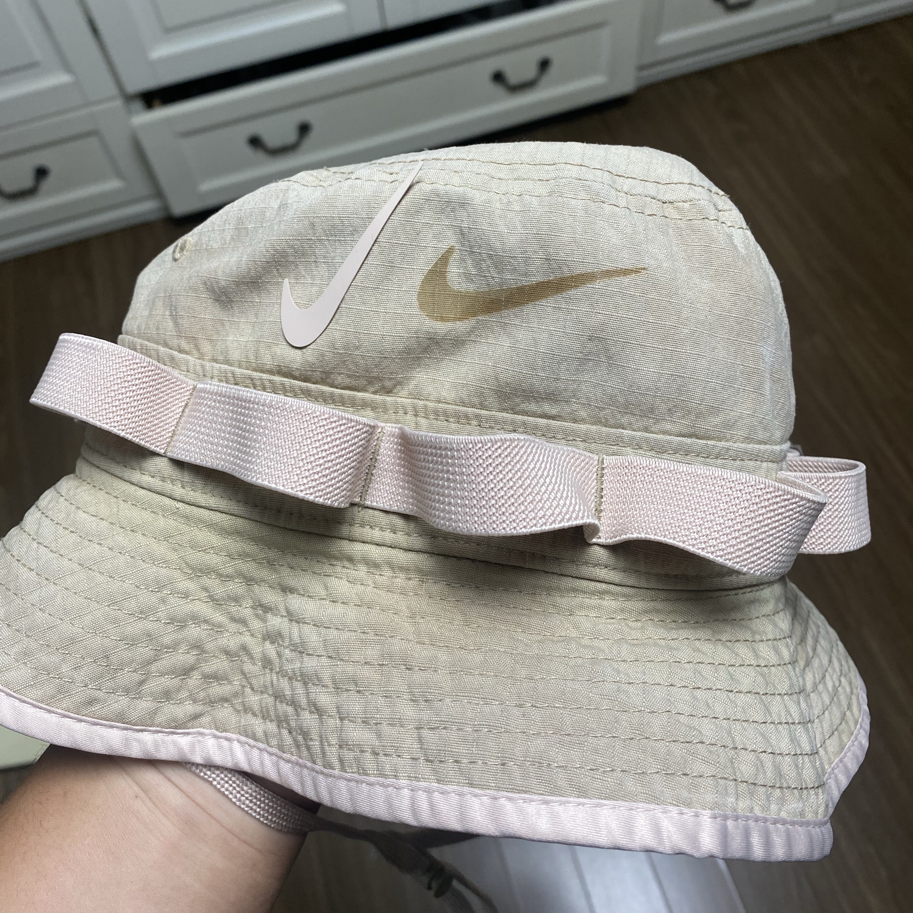 Nike Boonie Bucket Hat Khaki 착용 스타일 - 1