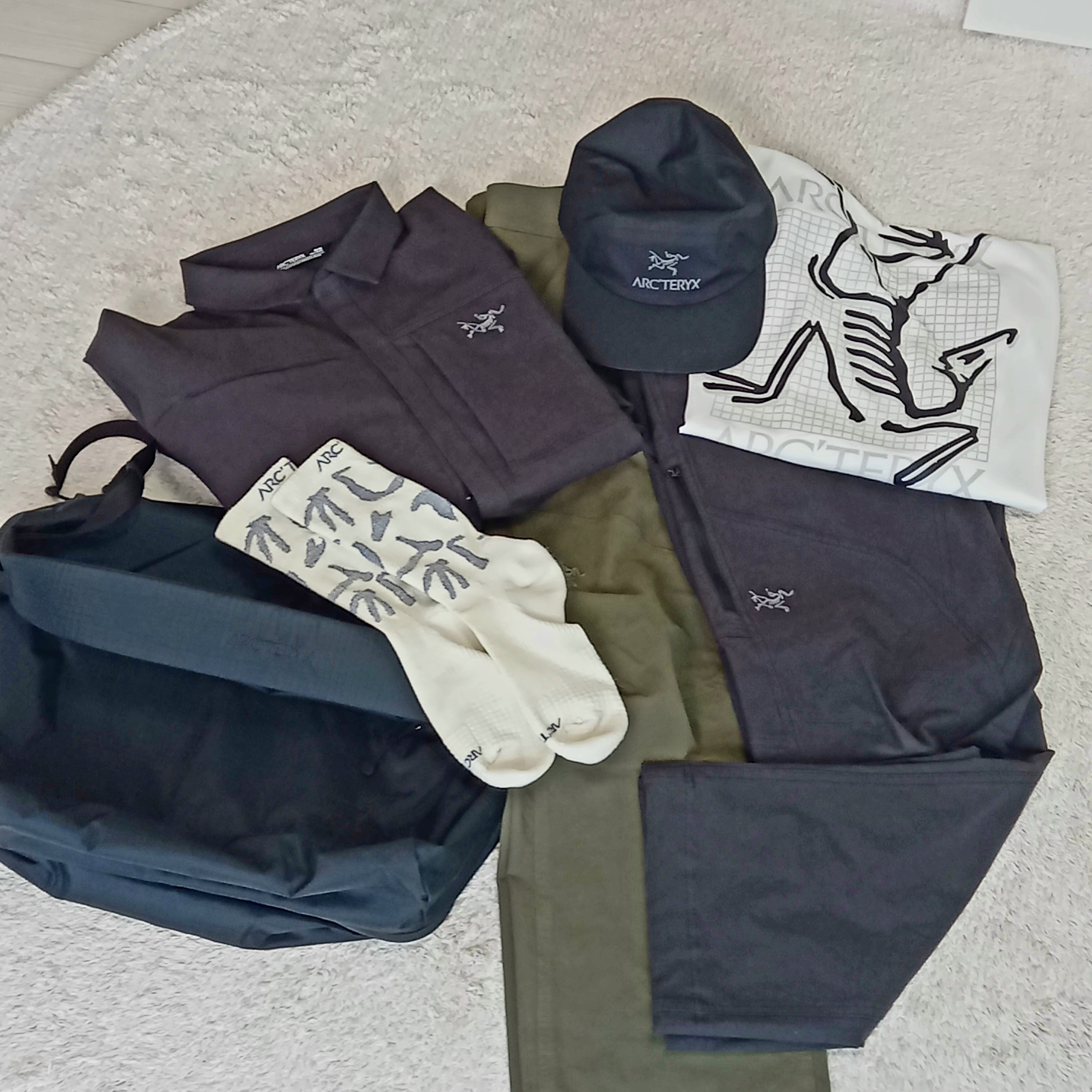 Arc'teryx Merino Wool Grotto Mid Sock White Stratus, Arc'teryx Cronin Cotton Pants Tatsu 착용 스타일 - 4