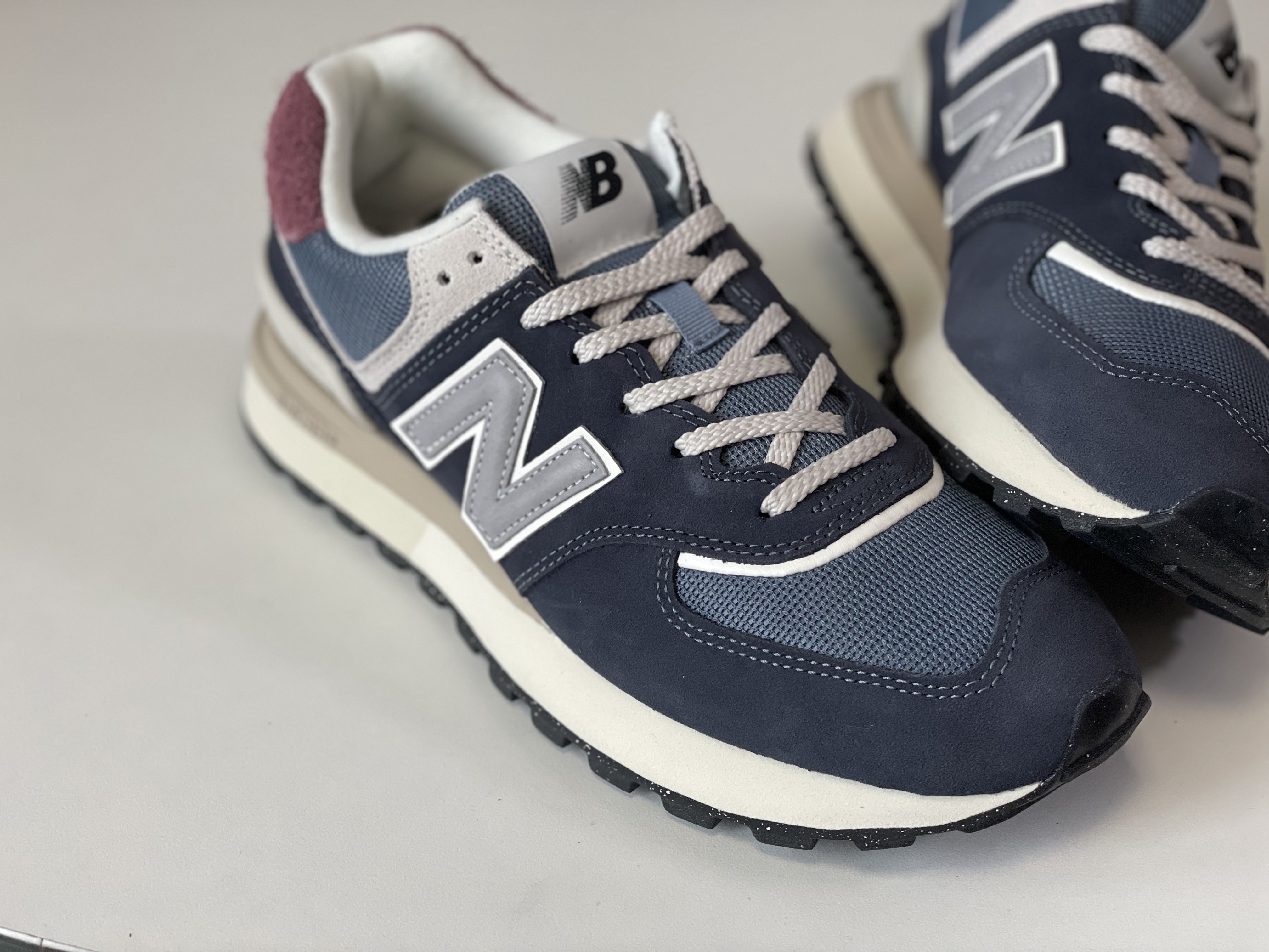 New Balance 574 Legacy Grey Navy, New Balance 574 Legacy Navy 착용 스타일 - 2