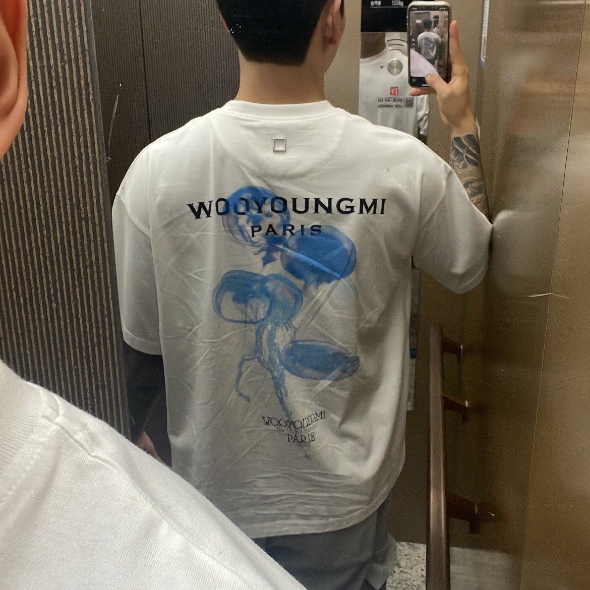 Wooyoungmi Luminous Jellyfish Back Logo T-Shirt White - 24SS 착용 스타일
