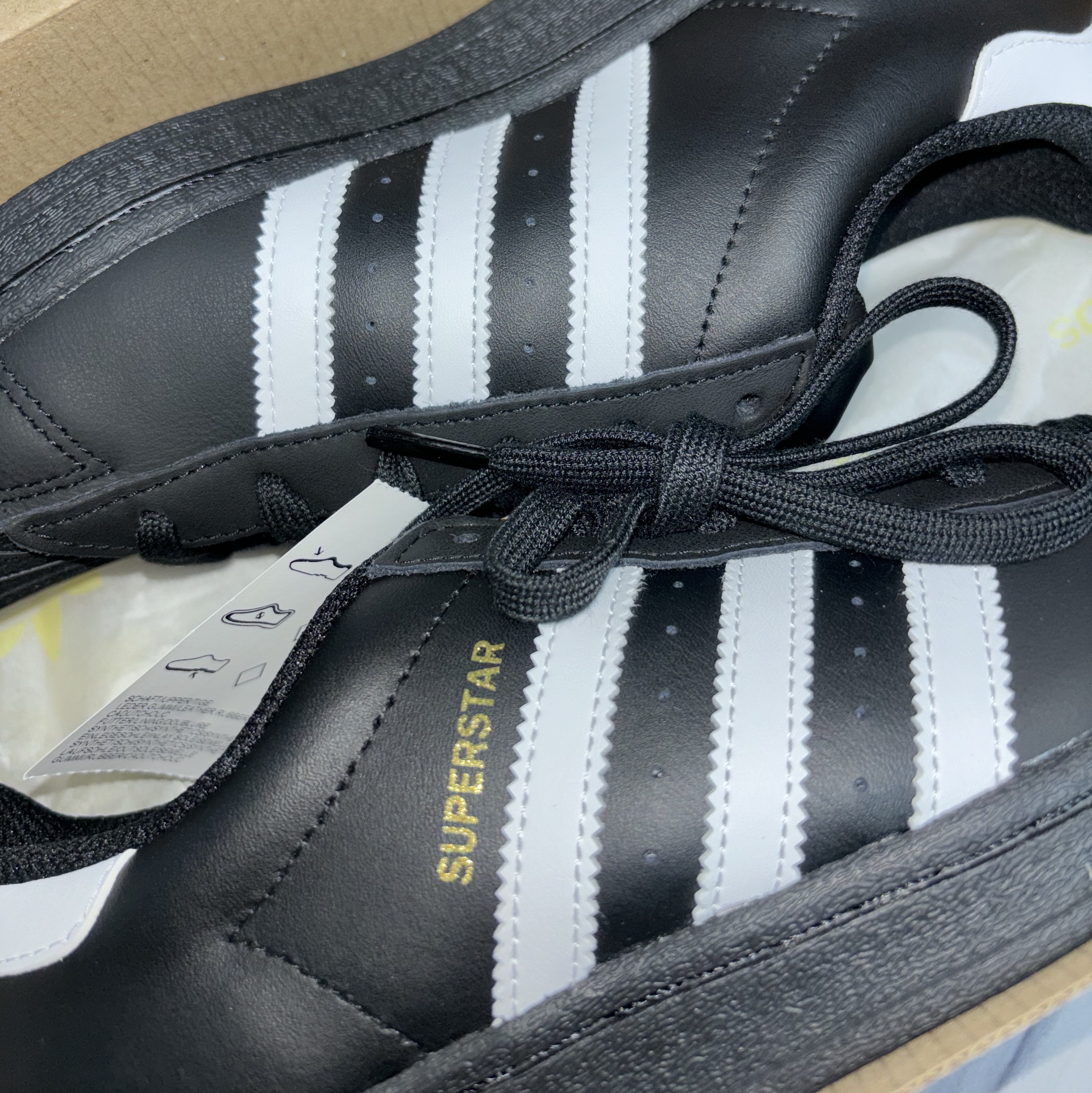 (J) Adidas Superstar Black White 착용 스타일