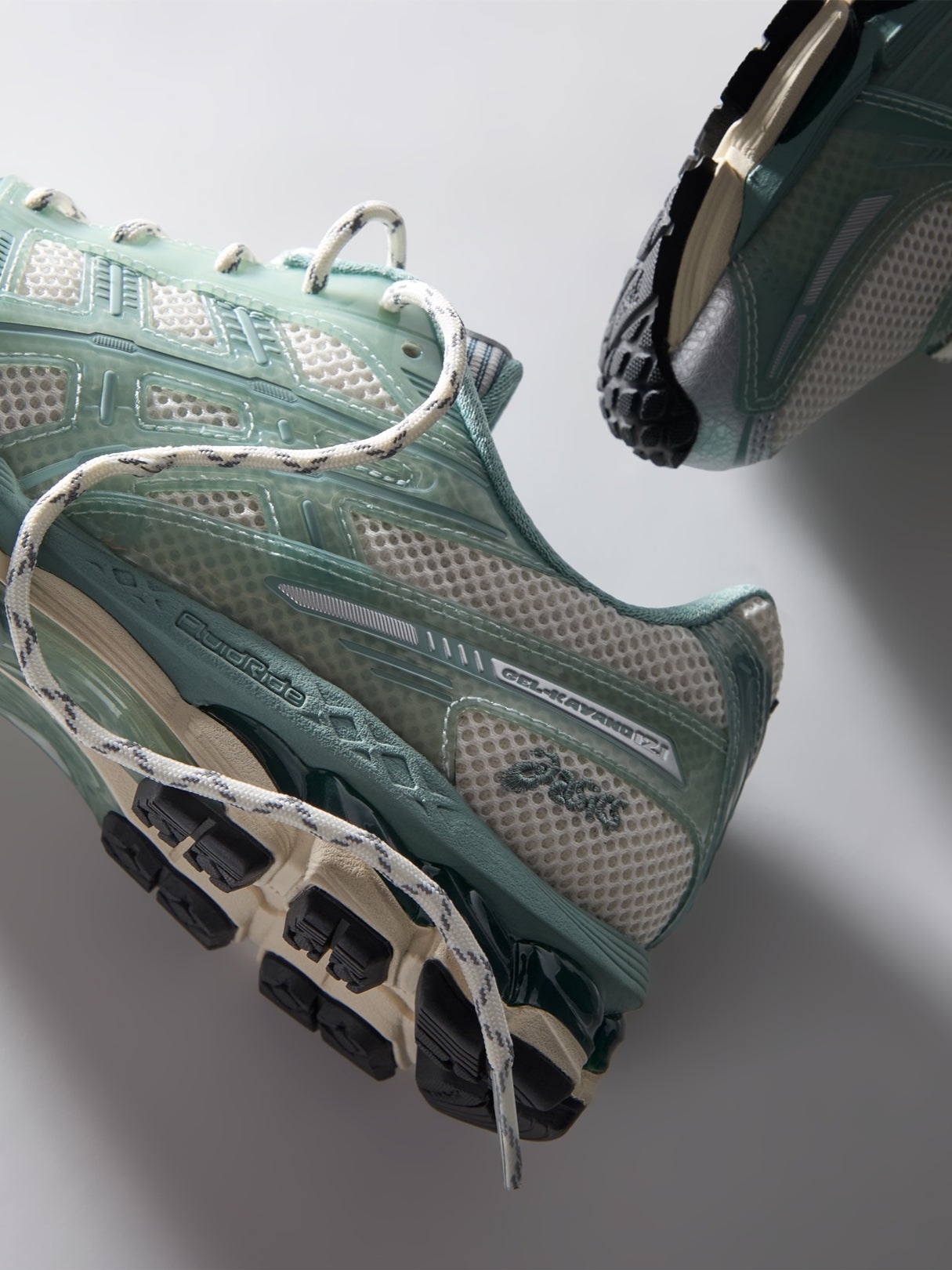 Asics x Ronnie Fieg Gel-Kayano 12.1 Cream Sage 착용 스타일