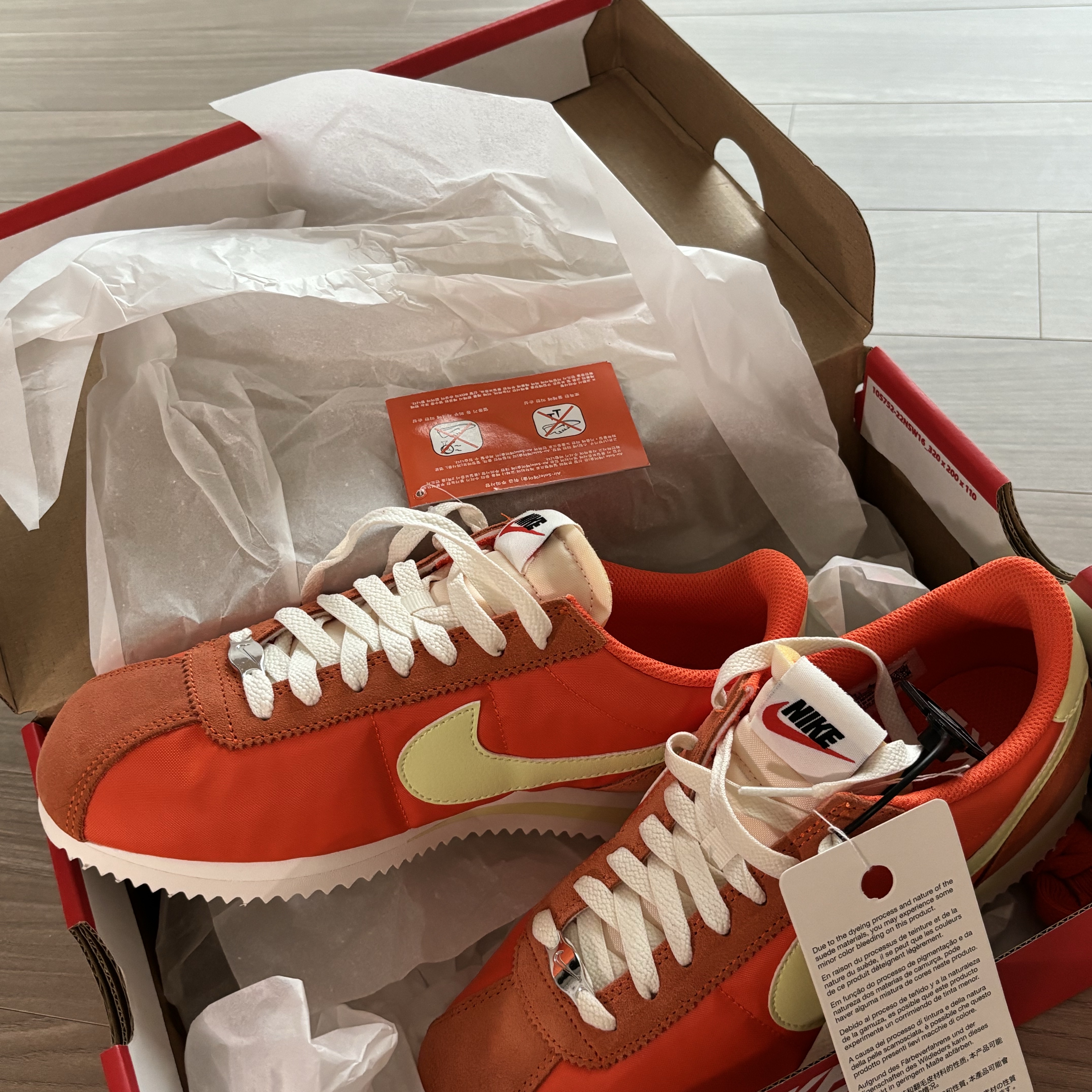 (W) Nike Cortez TXT Orange Sail 착용 스타일