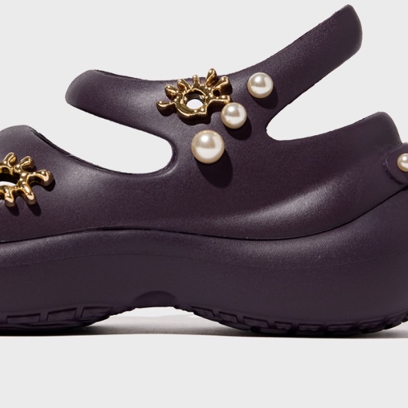 (W) Crocs Phaedra Embellished Currant 착용 스타일 - 5