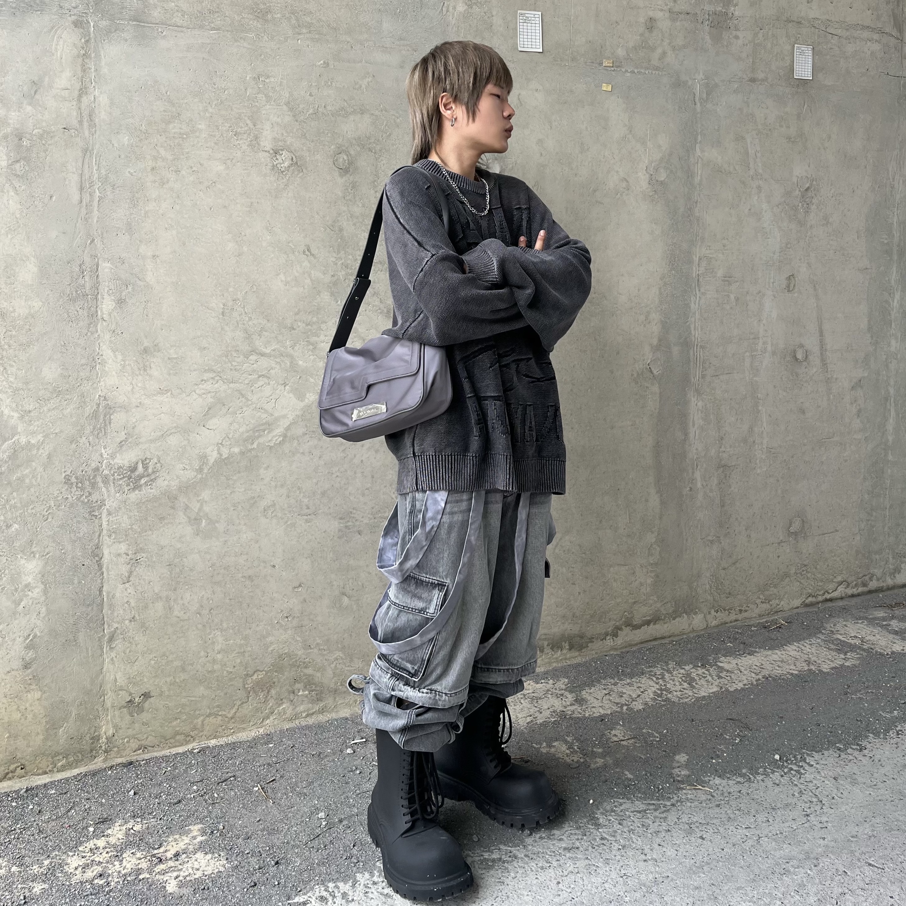 Balenciaga XL Army Boots Full Eva Black, AJOBYAJO PBA Five AJO Logos Washed Sweater BLACK 착용 스타일 - 1
