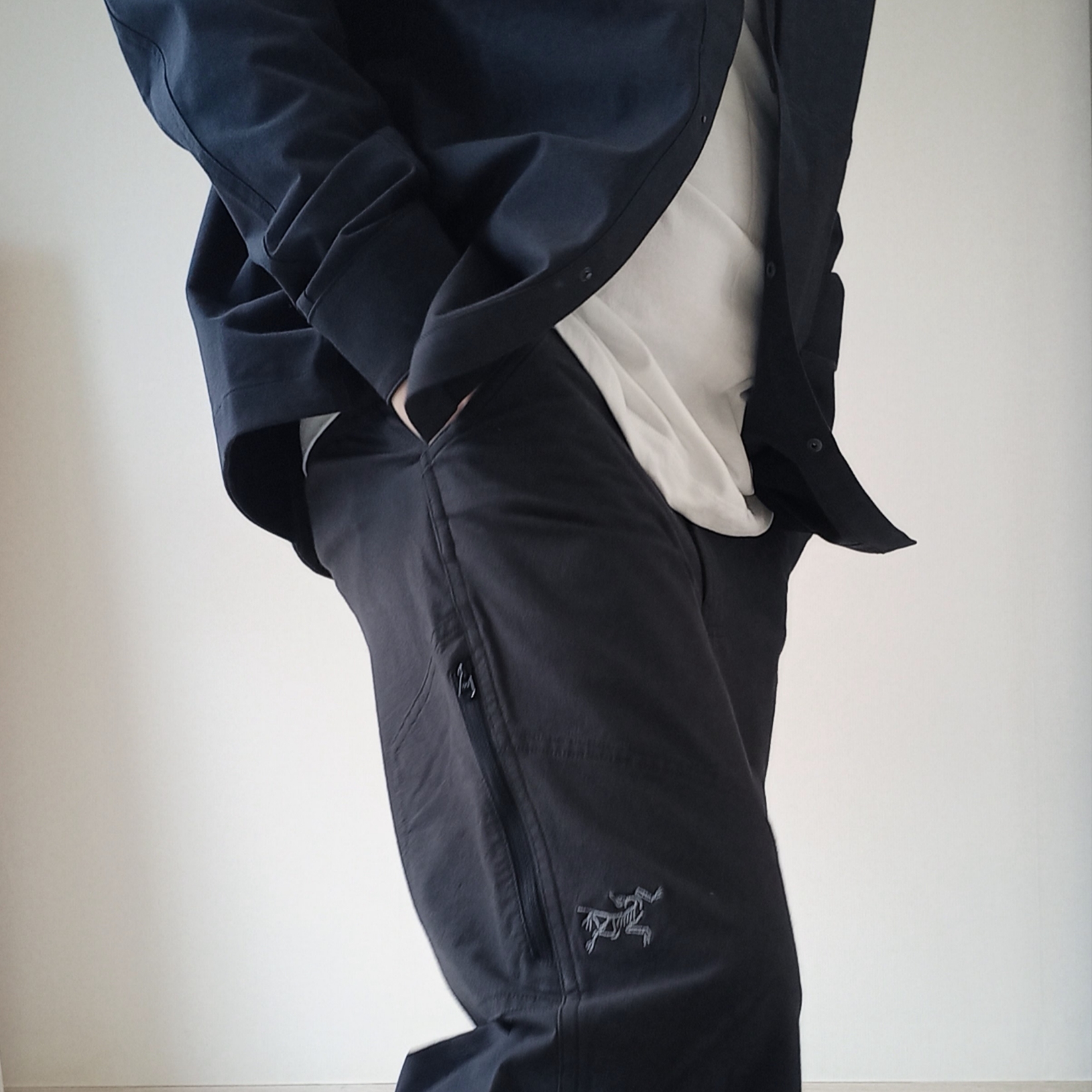 Arc'teryx Cronin Cotton Pants Black, Arc'teryx Cronin Cotton Overshirt Black 착용 스타일 - 4