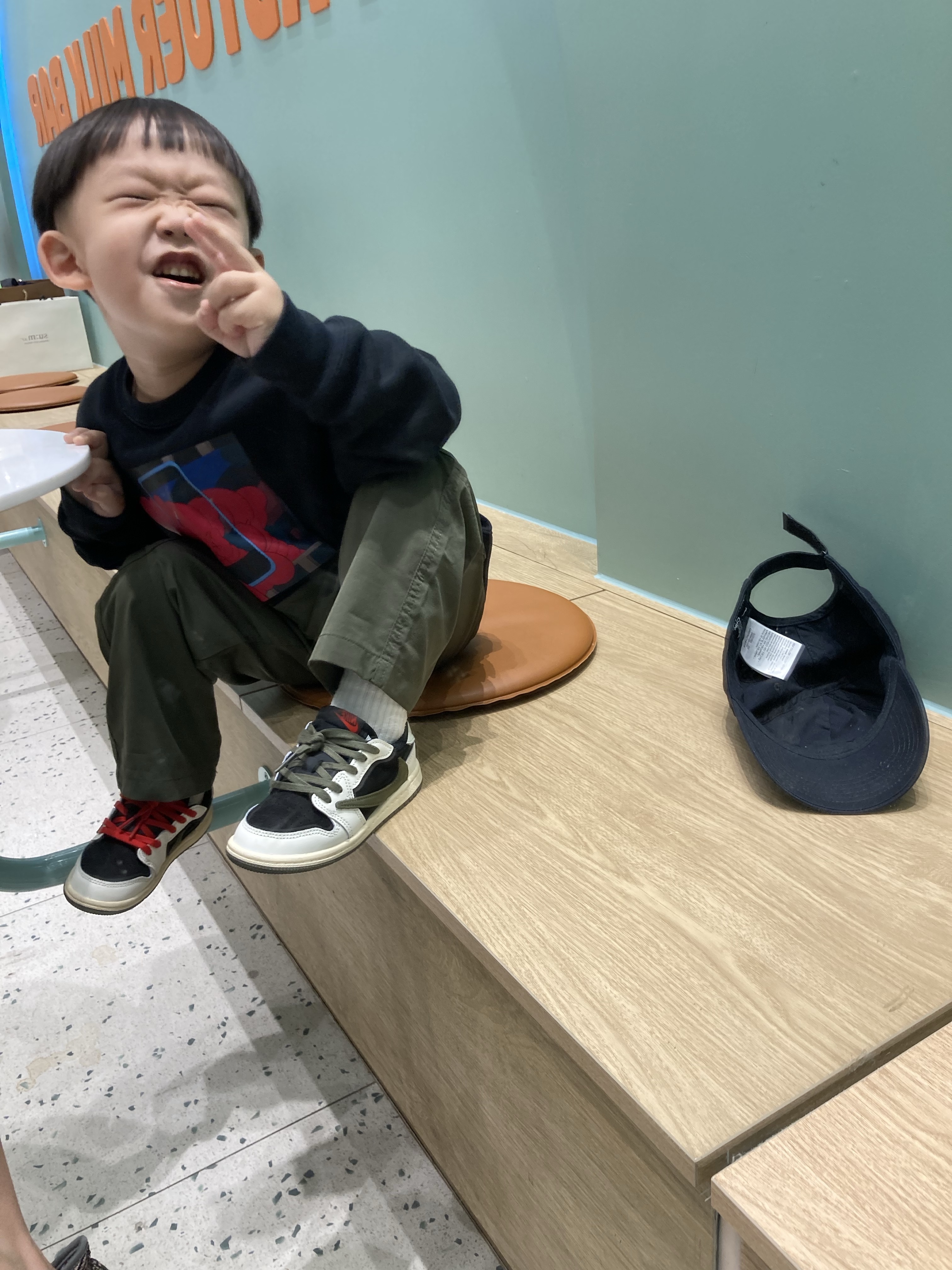 Adidas Yeezy Boost 350 V2 Yecheil - Non-Reflective, (TD) Jordan 1 x Travis Scott Retro Low OG SP Medium Olive 착용 스타일 - 4