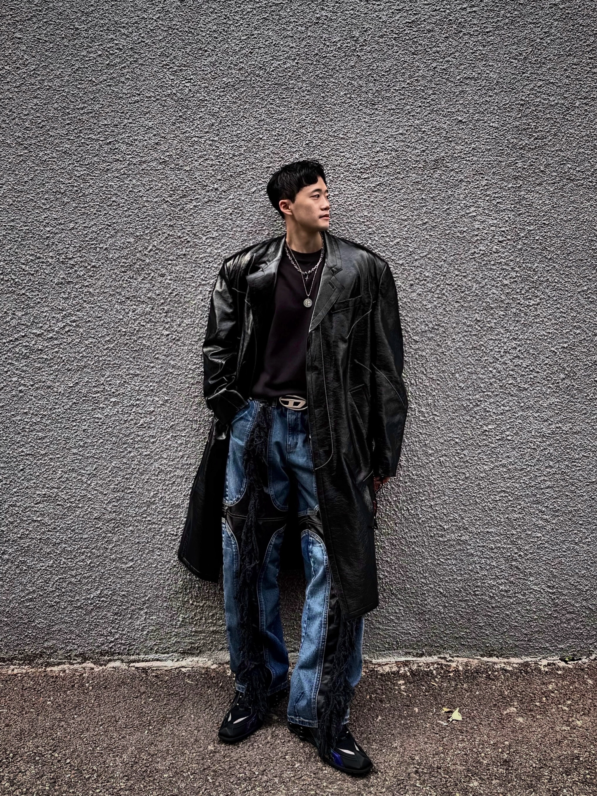 Diesel B-1DR Leather Belt with D Buckle Black, Thug Club Mohican Leather Denim Pants Blue Black - 24FW 착용 스타일 - 3