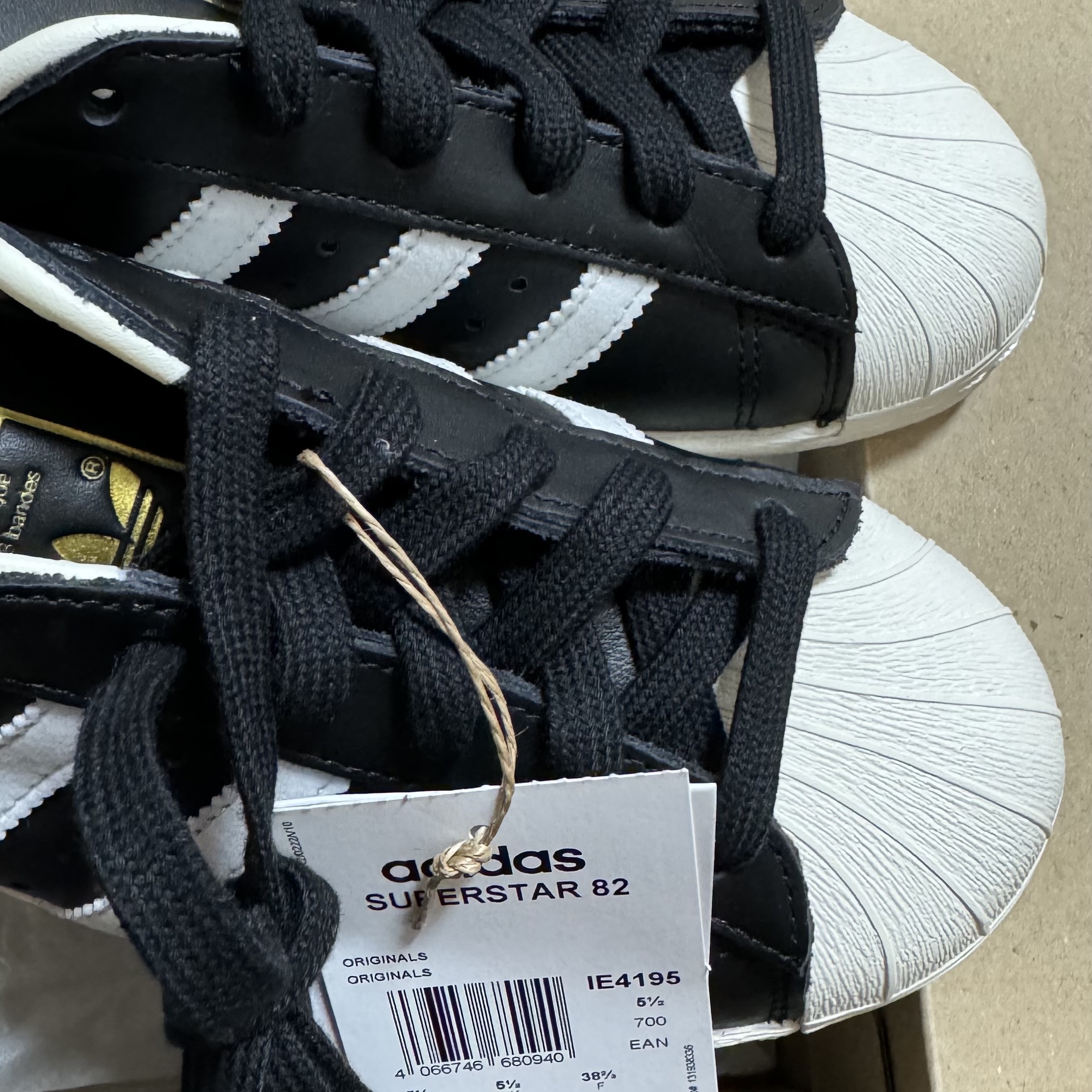 Adidas Superstar 82 FI Core Black 착용 스타일 - 7