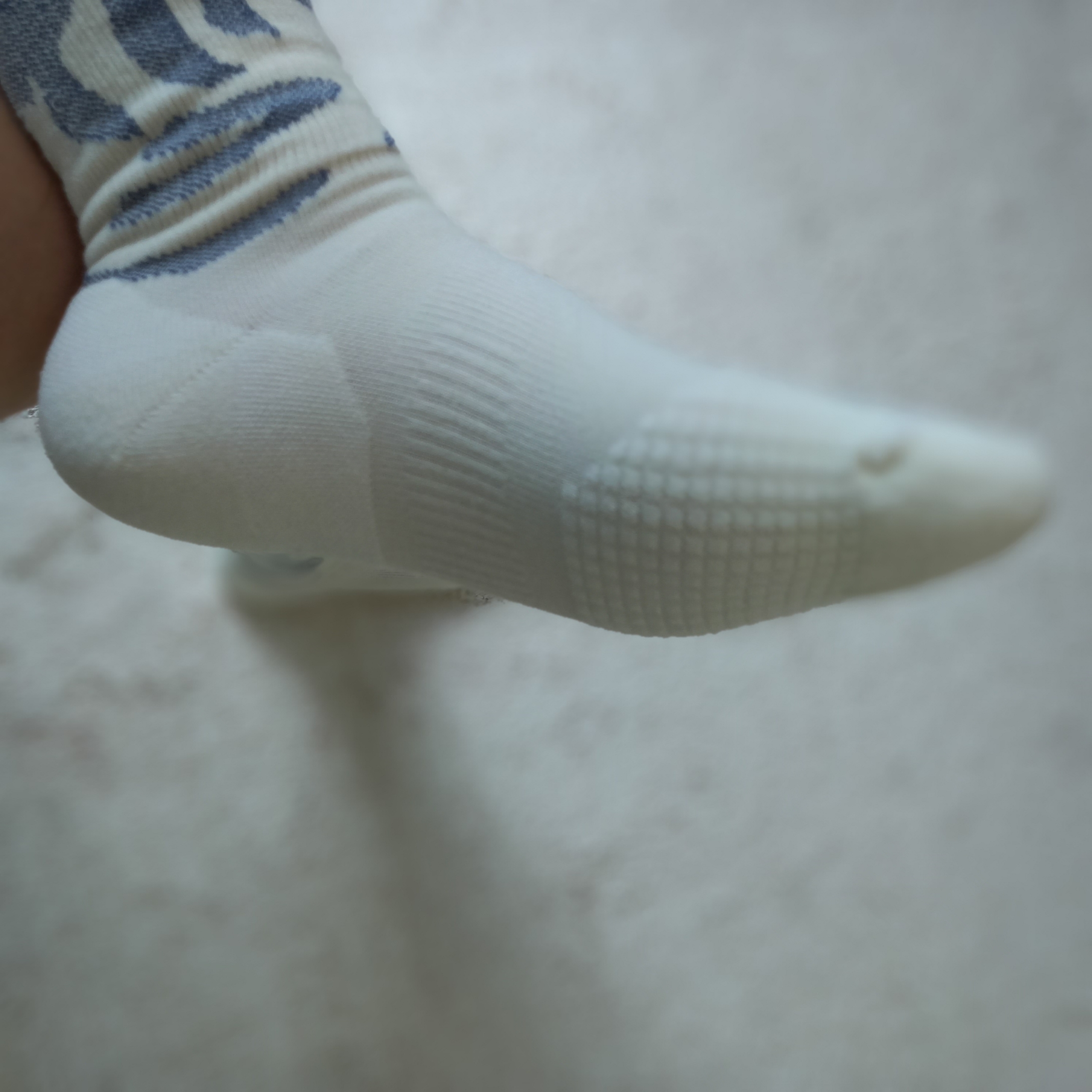 Arc'teryx Merino Wool Grotto Mid Sock White Stratus 착용 스타일 - 4