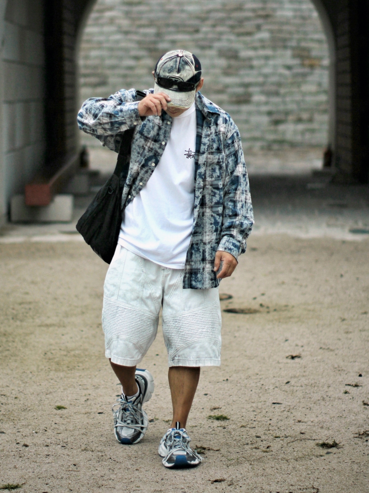Diesel C-Seymon Treated Denim Baseball Cap Blue White, Stussy Basic Stussy T-Shirt White 2024, 2025 착용 스타일 - 1