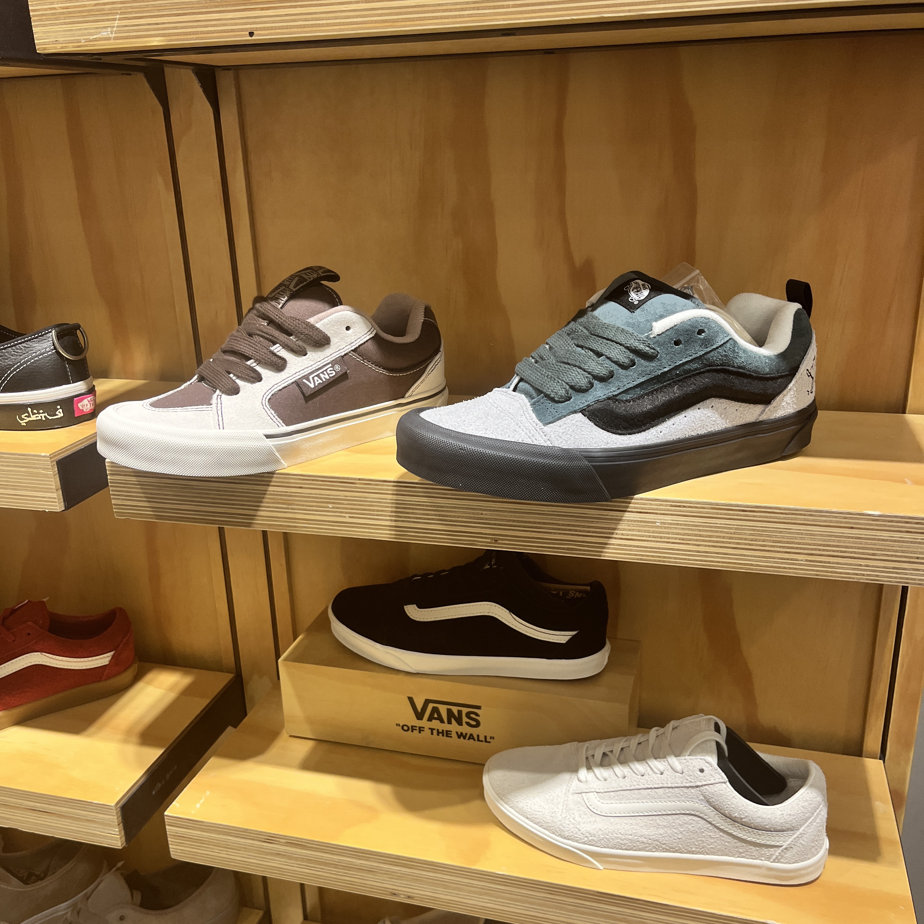 Jordan 1 x Travis Scott Retro Low OG SP Reverse Olive, Supreme x Nike Denim Short Indigo - 24SS 착용 스타일 - 6