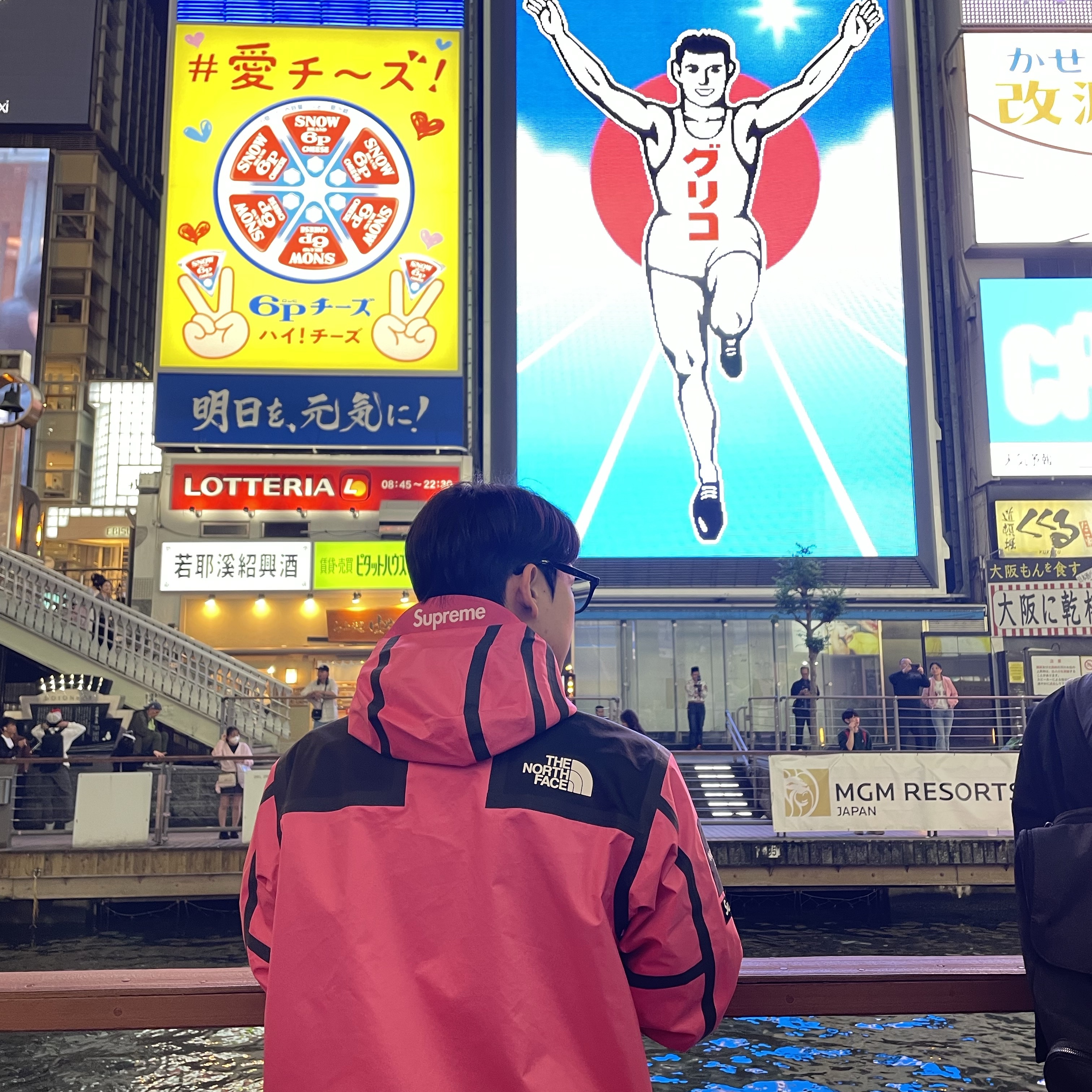Supreme x The North Face Summit Series Outer Tape Seam Jacket Pink - 21SS 착용 스타일 - 1