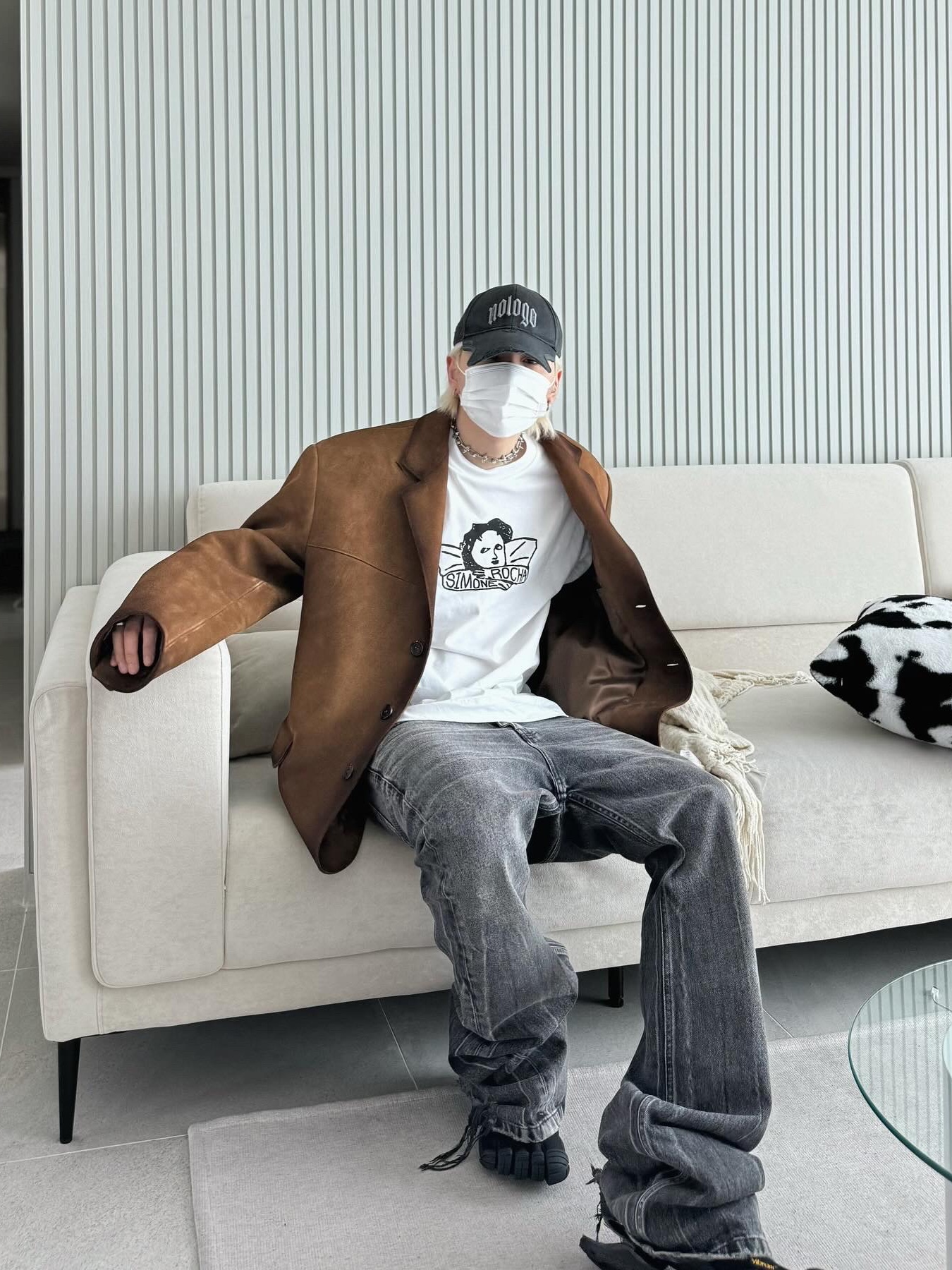 (W) Prada Suede Jacket Tobacco, Balenciaga Denim Flared Pants Black 착용 스타일 - 3