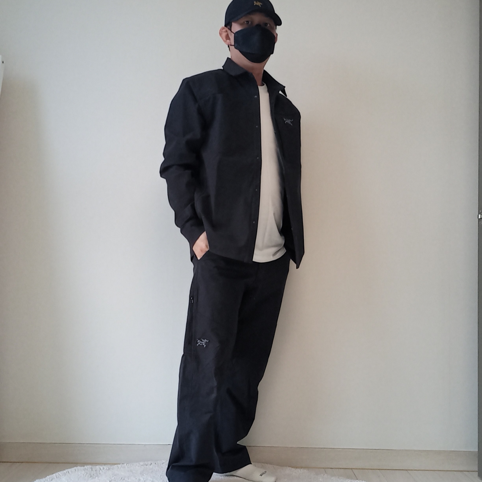 Arc'teryx Small Bird Cap Black, Arc'teryx Arc'Multi Bird Logo LS T-Shirt White Light 착용 스타일 - 1