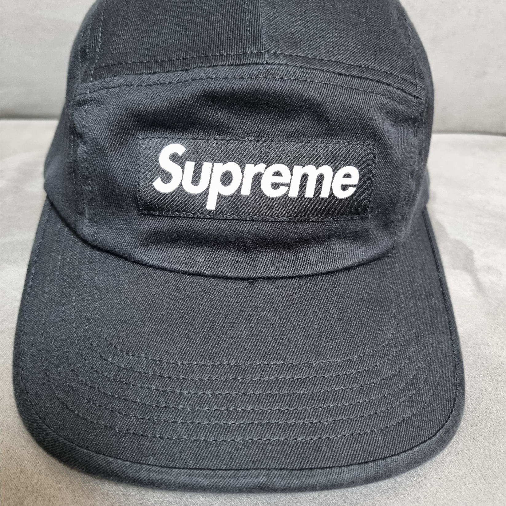 Supreme Washed Chino Twill Camp Cap Black 착용 스타일 - 1