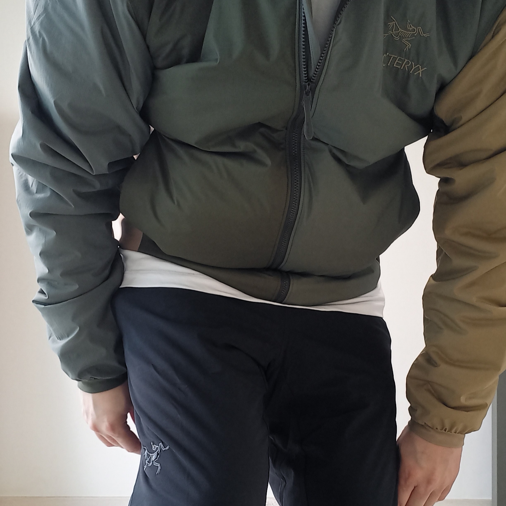 Arc'teryx Small Bird Cap Black, Arc'teryx Atom LT Hoody Tatsu Forage 착용 스타일 - 4