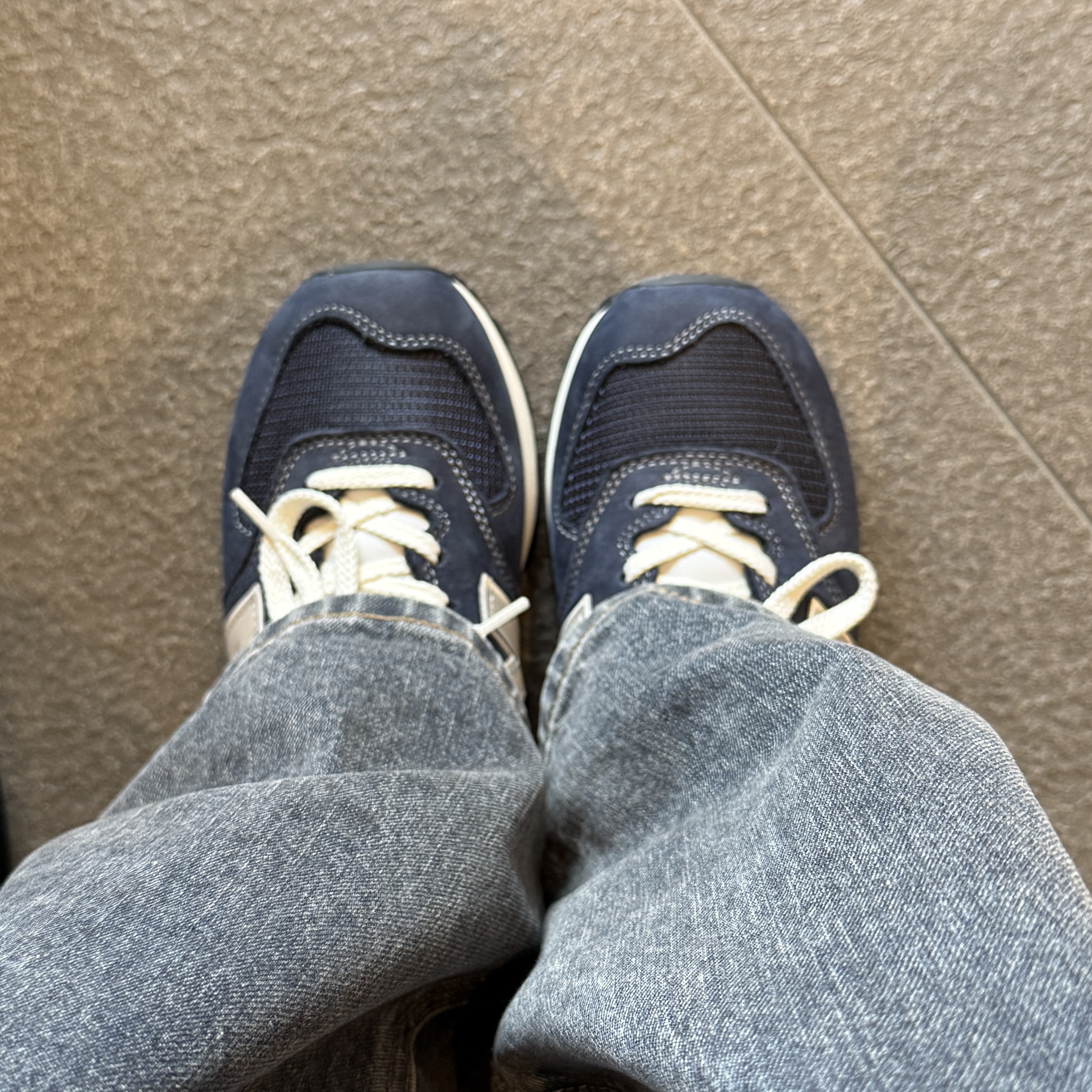 New Balance x Pottery 574 Premium Hard Navy 착용 스타일 - 3