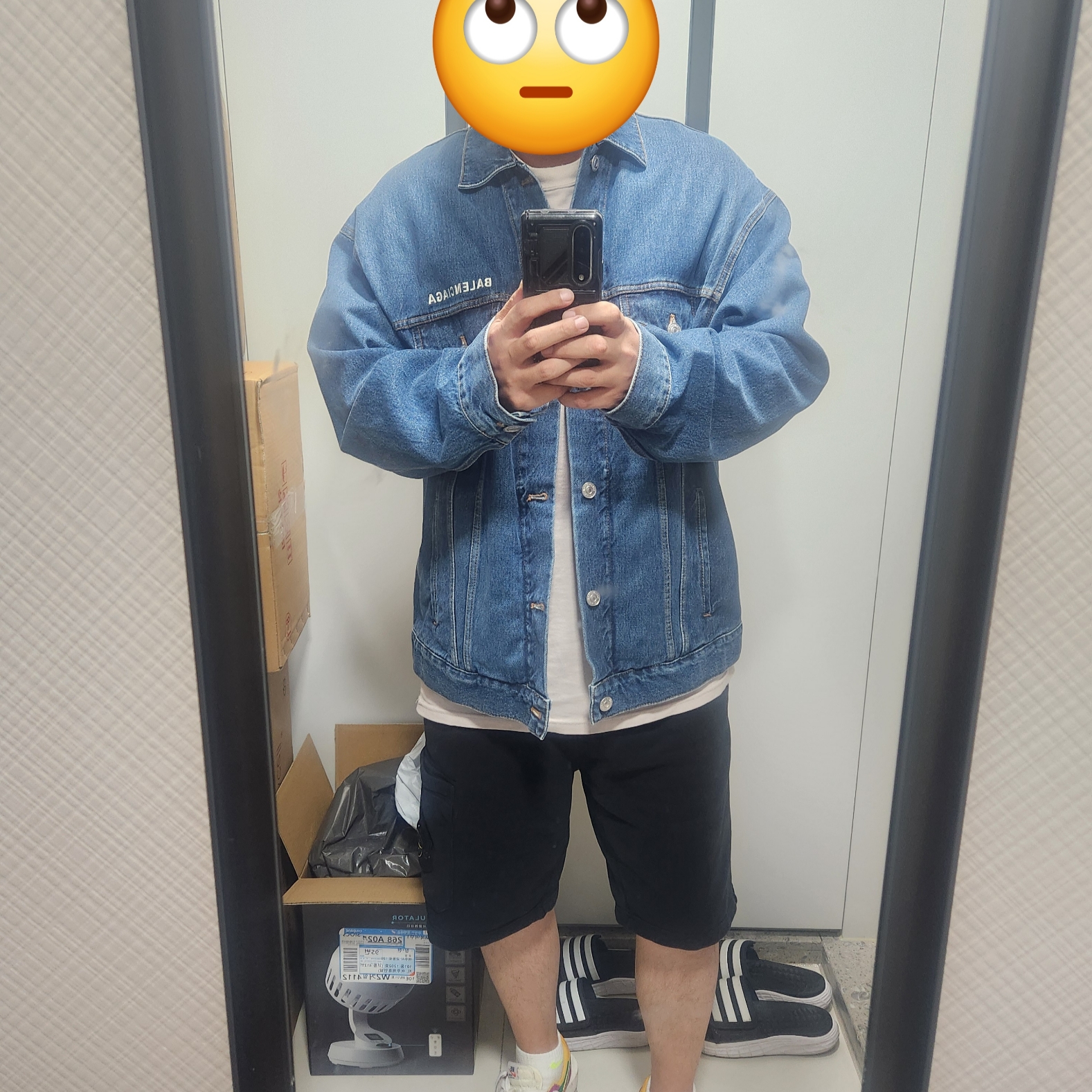 (W) Jordan 1 x Travis Scott Retro Low OG SP Canary, Saint Laurent x New Era YSL Monogram Cap Black 착용 스타일 - 2