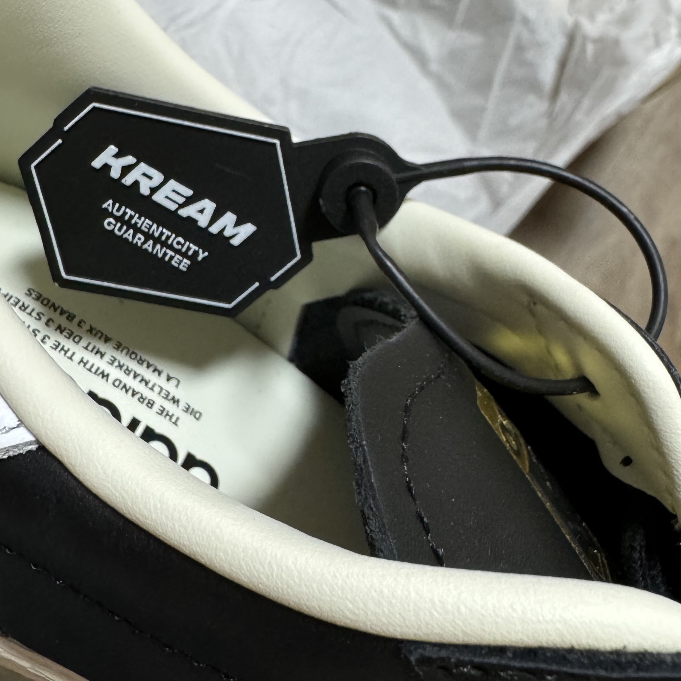 Adidas Superstar 82 FI Core Black 착용 스타일 - 2
