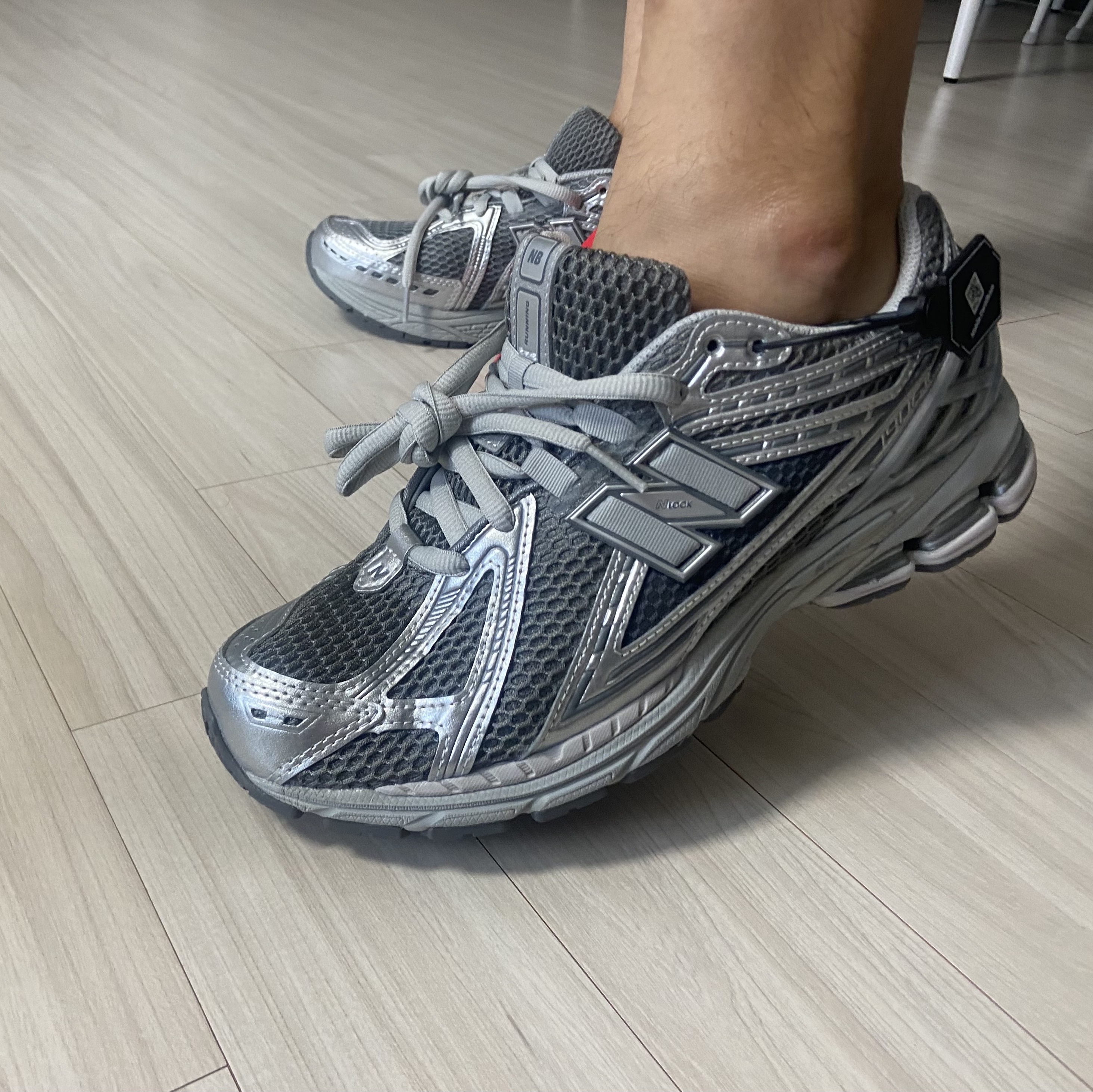 New Balance 1906R Harbor Grey Silver Metalic 착용 스타일