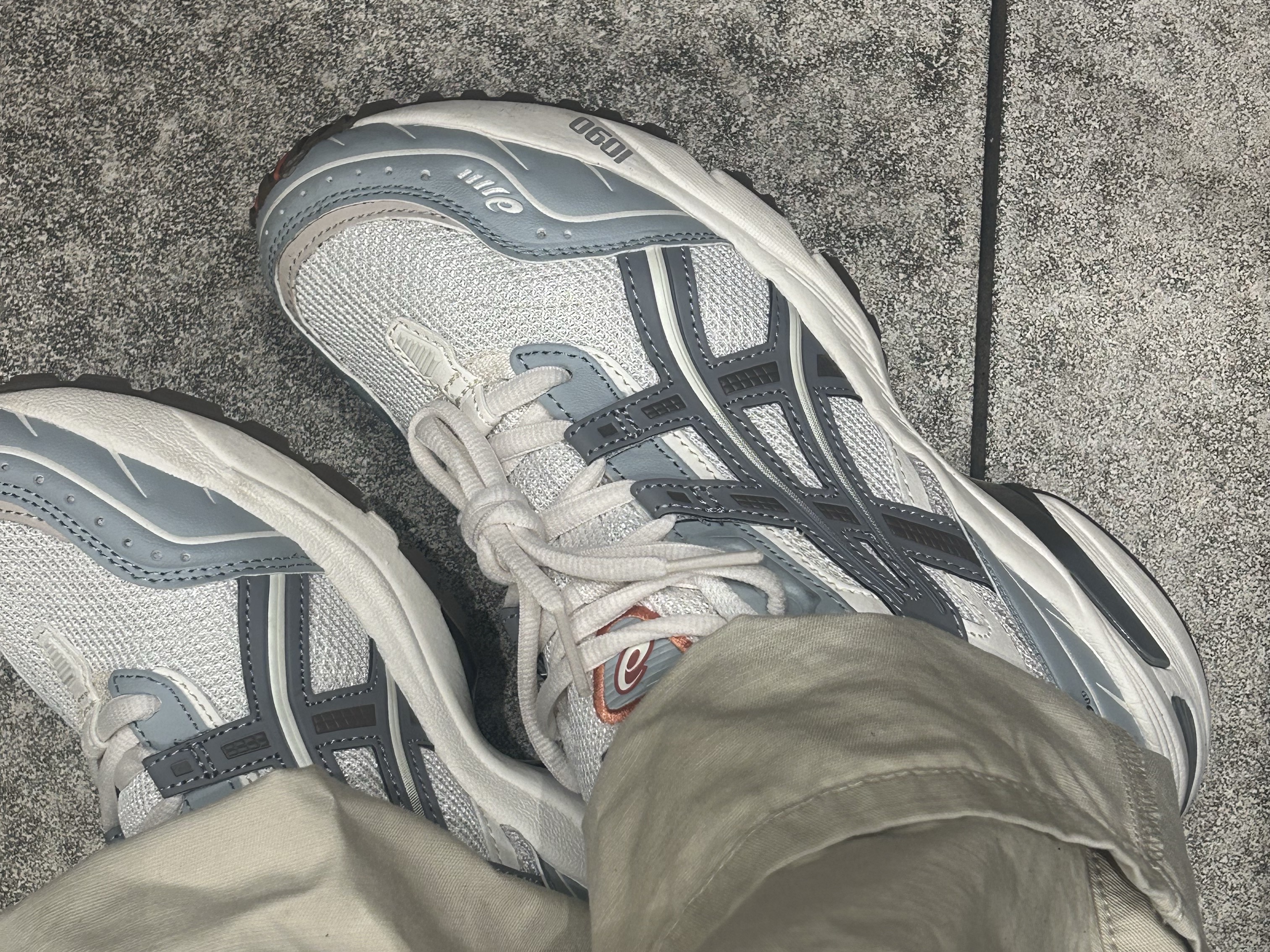 Asics Gel-1090 Blue Grey 착용 스타일