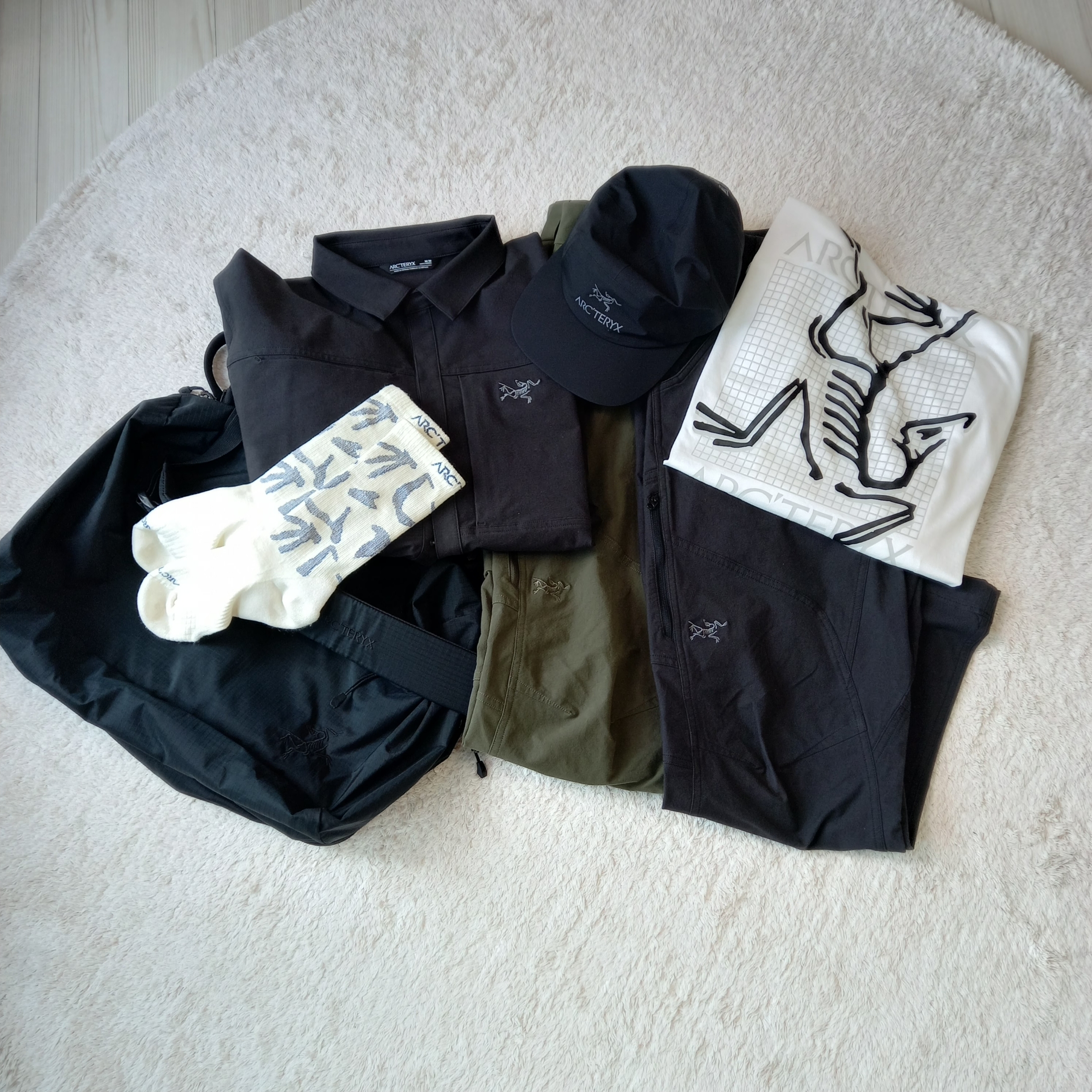 Arc'teryx Merino Wool Grotto Mid Sock White Stratus, Arc'teryx Cronin Cotton Pants Tatsu 착용 스타일 - 5