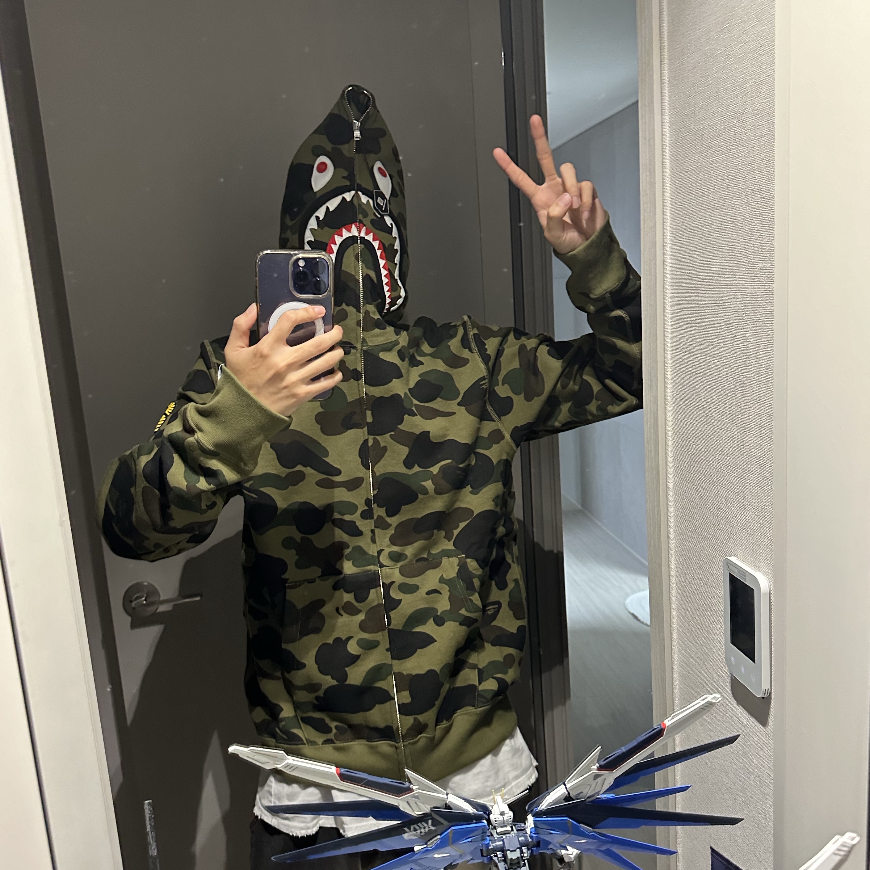 BAPE PONR 1st Camo 2nd Shark Full Zip Hoodie Green 착용 스타일 - 4