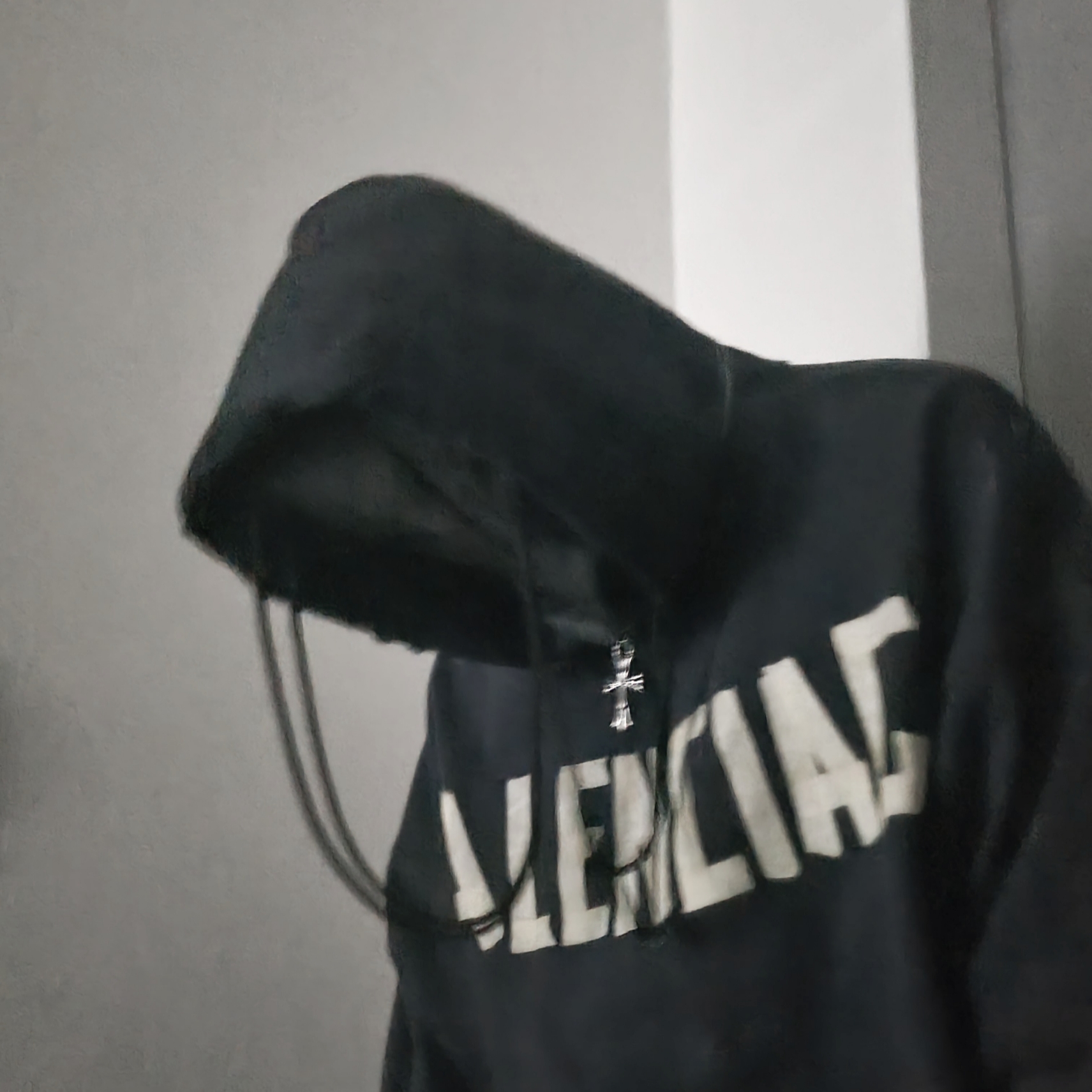 Balenciaga Tape Type Ripped Pocket Hoodie Large Fit Navy Blue, Balenciaga Bulldozer Lace-Up Boot Black 착용 스타일 - 3