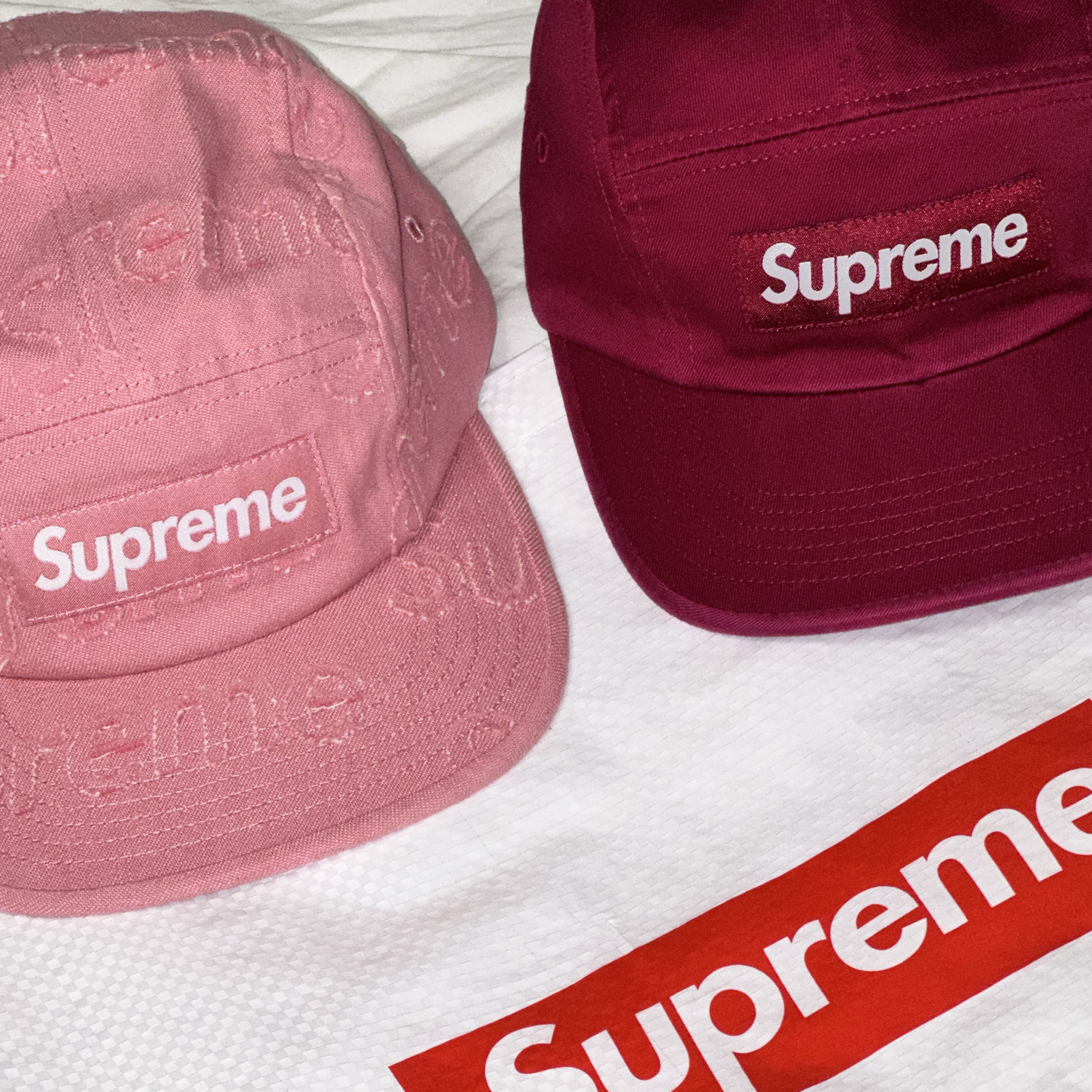 Supreme Washed Chino Twill Camp Cap Cranberry - 24FW, Supreme Lasered Denim Camp Cap Pink - 24FW 착용 스타일