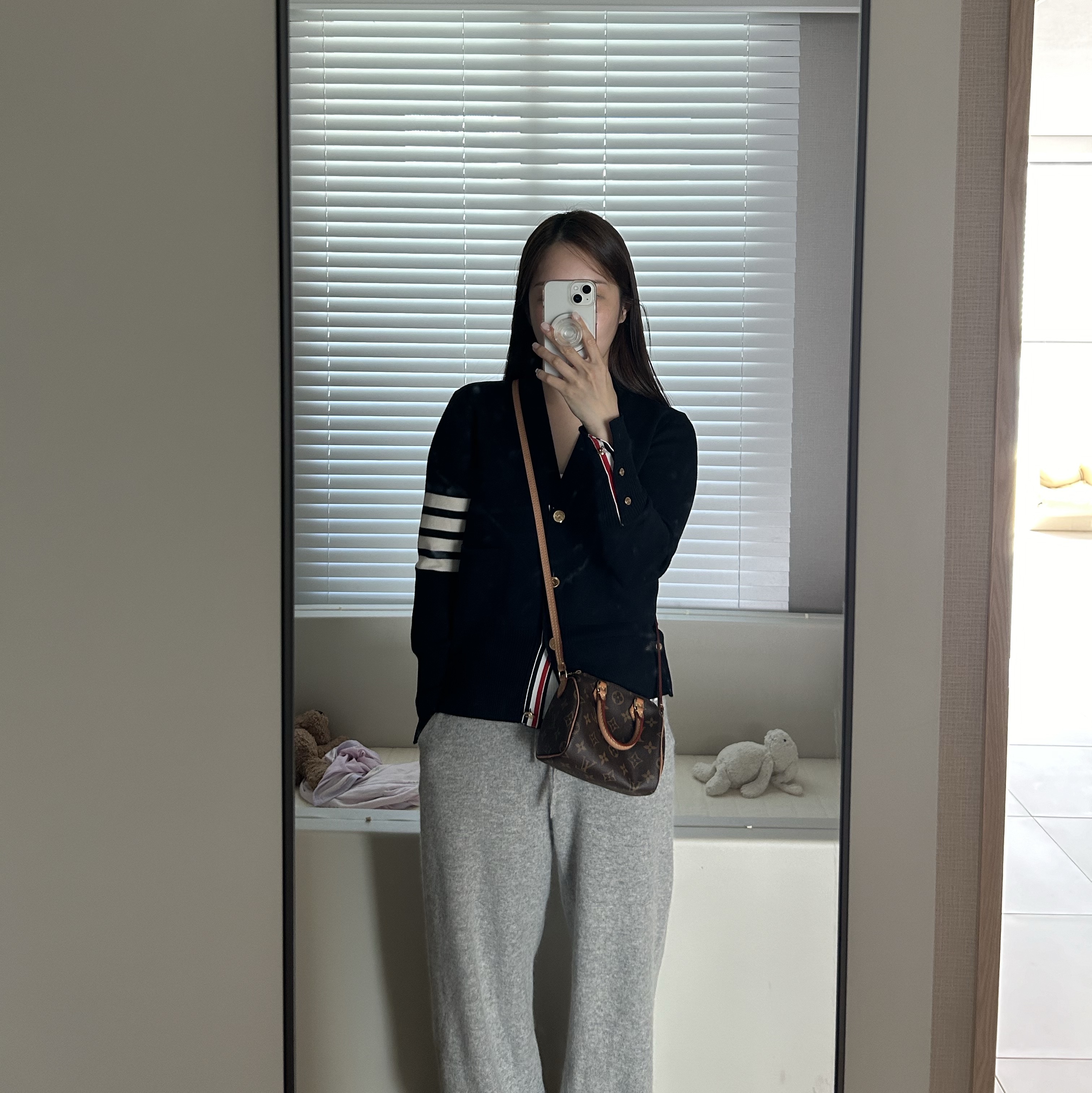 Louis Vuitton Nano Speedy Monogram, (W) Thom Browne Cotton Crepe Milano Stitch 4-Bar Cardigan Navy 착용 스타일