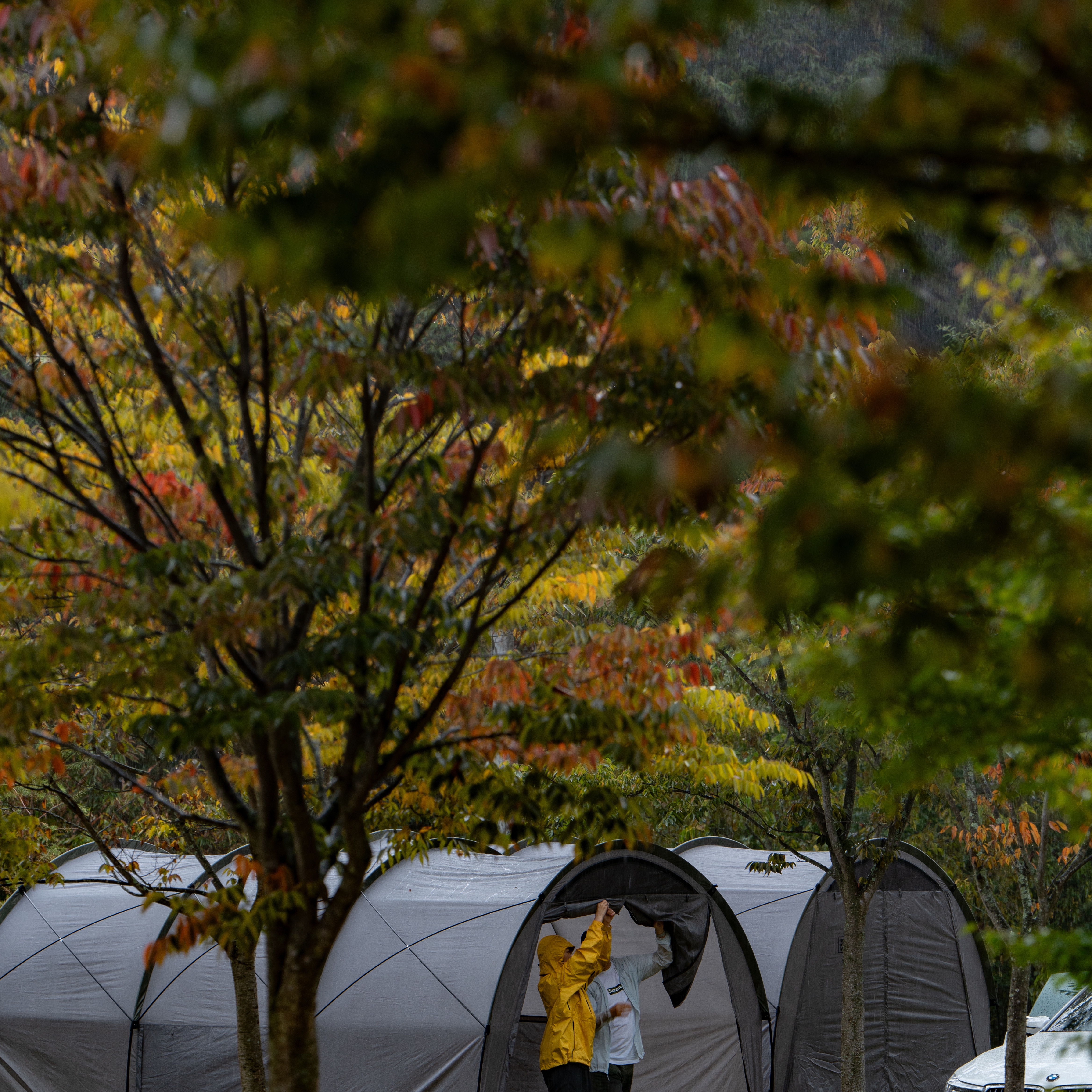 Helinox x Neighborhood Field Tunnel 4.35 Hangar Gray 착용 스타일