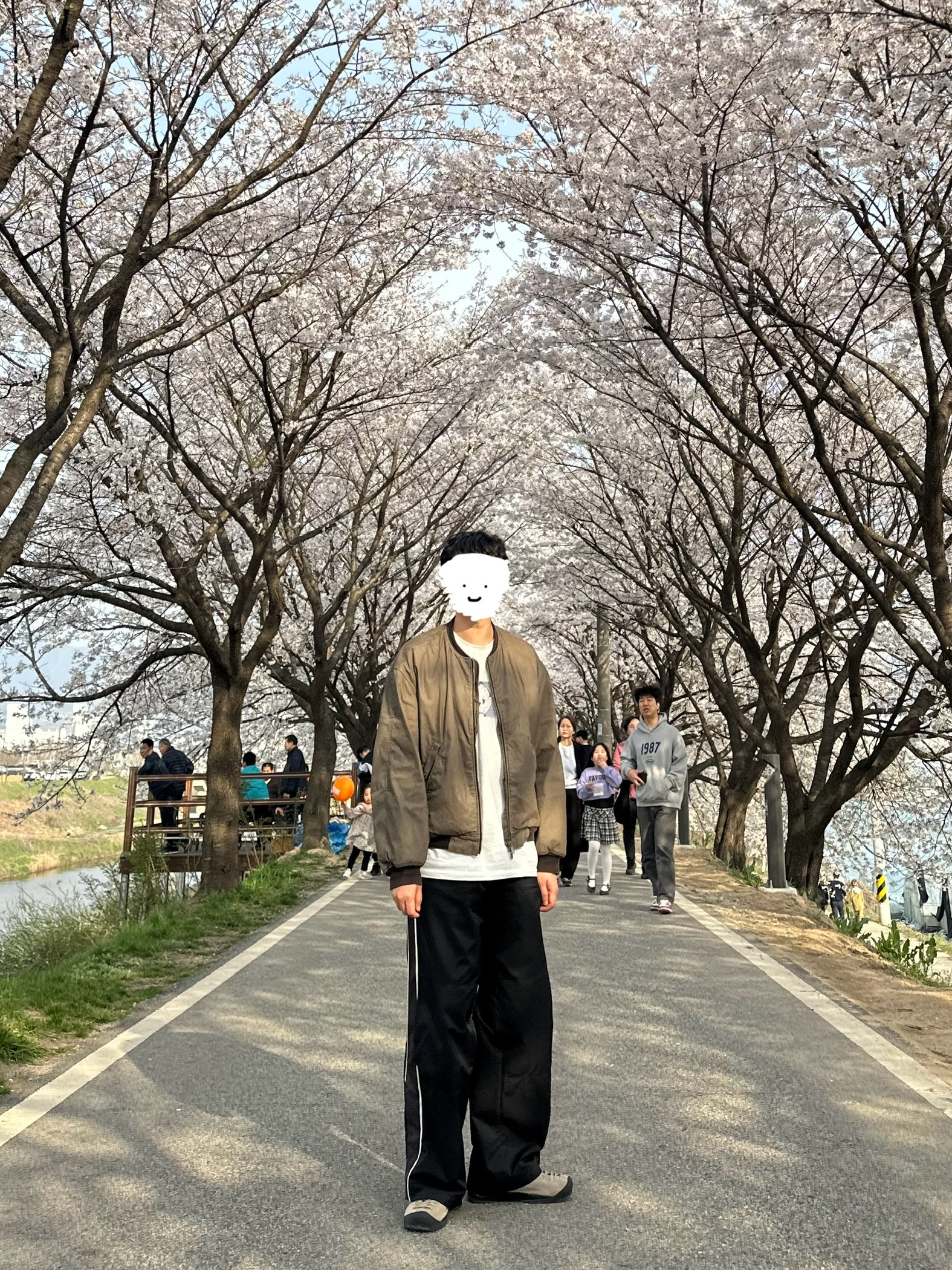 Polyteru 1011 Nylon Track Pants Sport Black - 24SS, Keen Jasper Suede Sneakers Silver Mink 착용 스타일 - 1