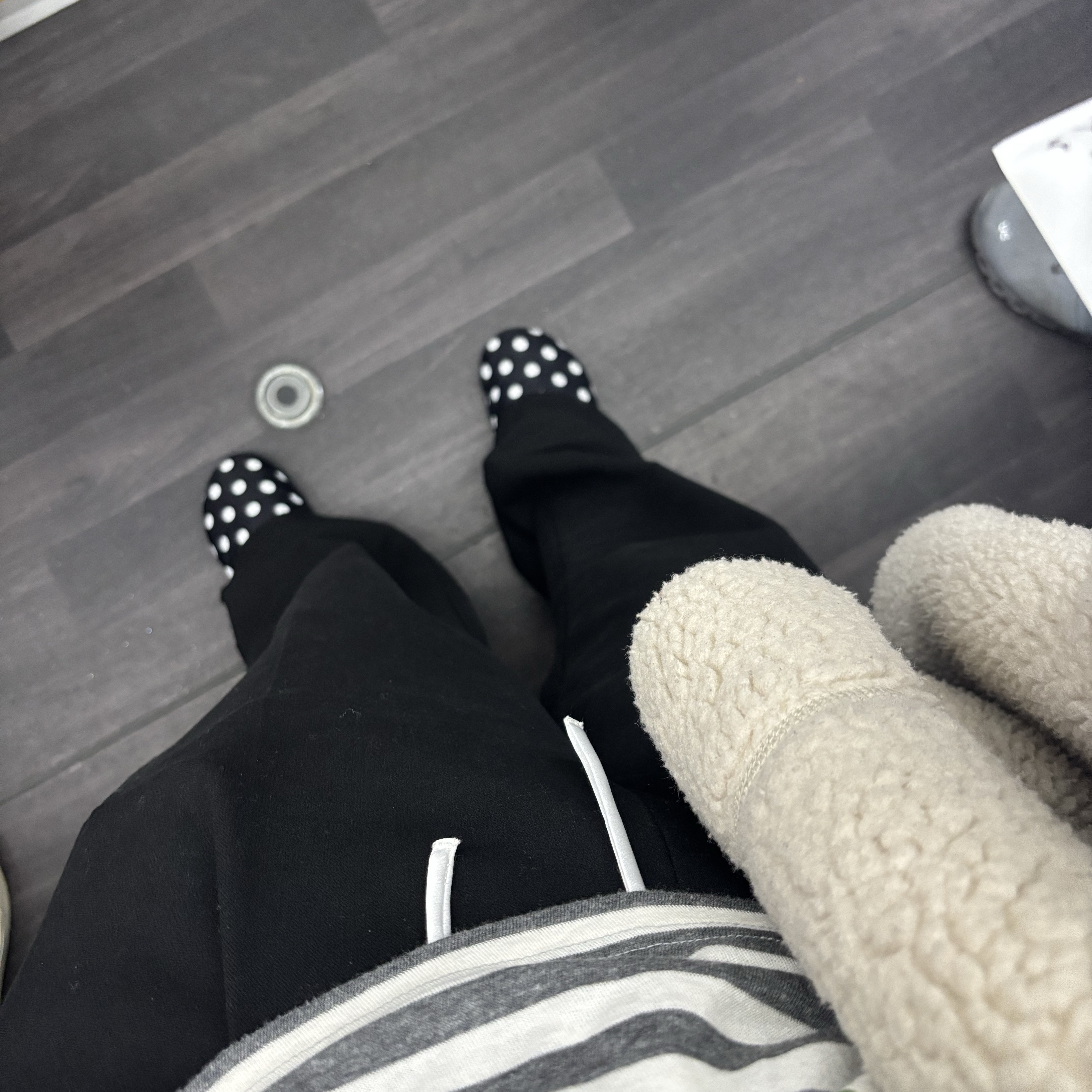 [KREAM 단독] Safarispot 1/2 Ticketing Stripe Border Hoodie Gray, Subu Permanent F-Line Dots 착용 스타일