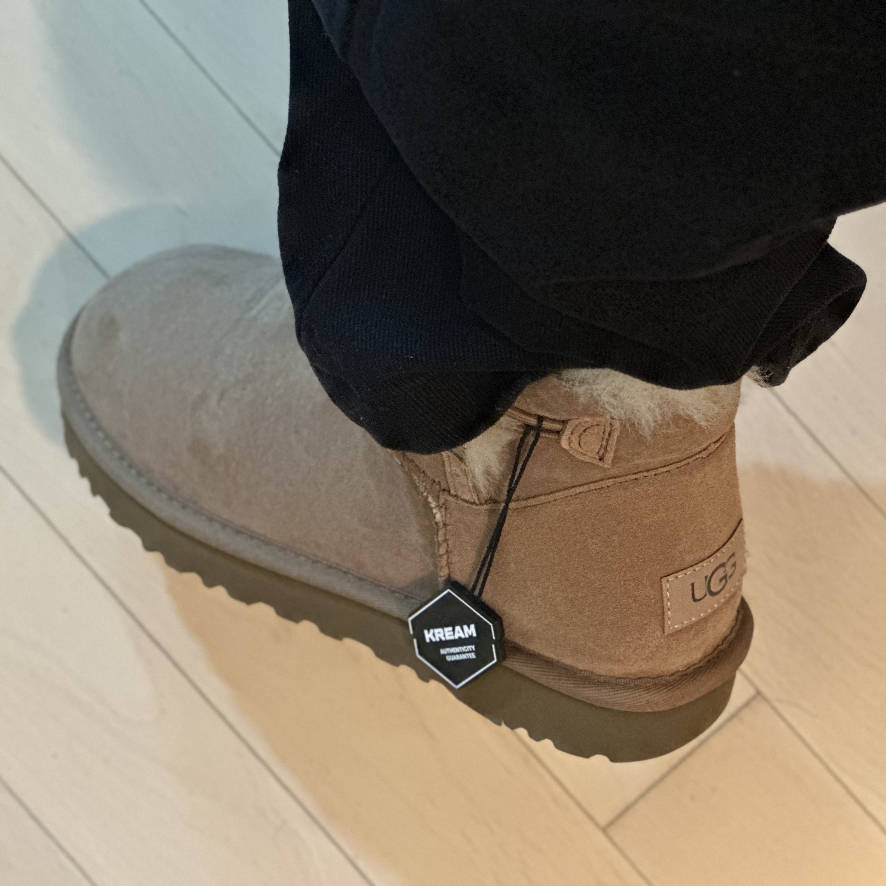 (W) UGG Mini Bailey Button II Boots Chestnut 착용 스타일