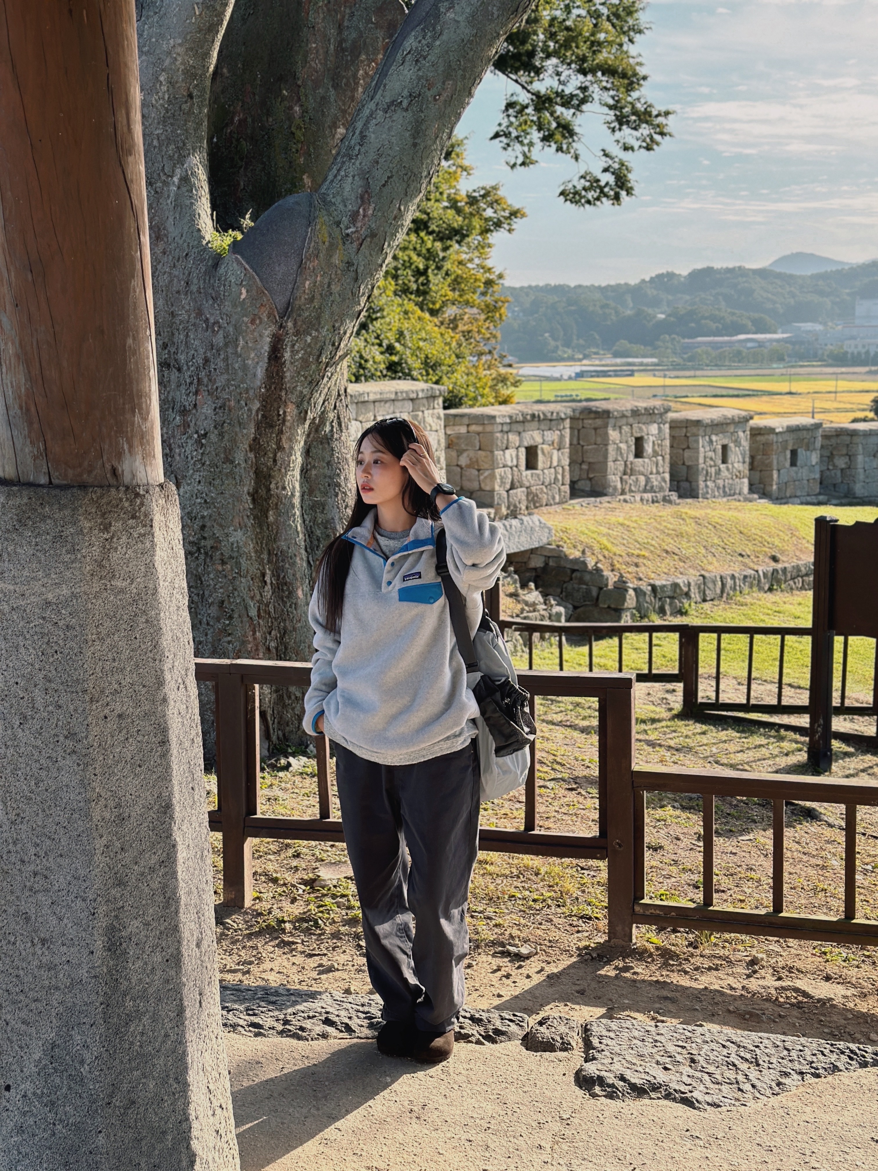 (W) Patagonia Lightweight Synchilla Snap-T Fleece Pullover Oatmeal Heather Vessel Blue 착용 스타일 - 2