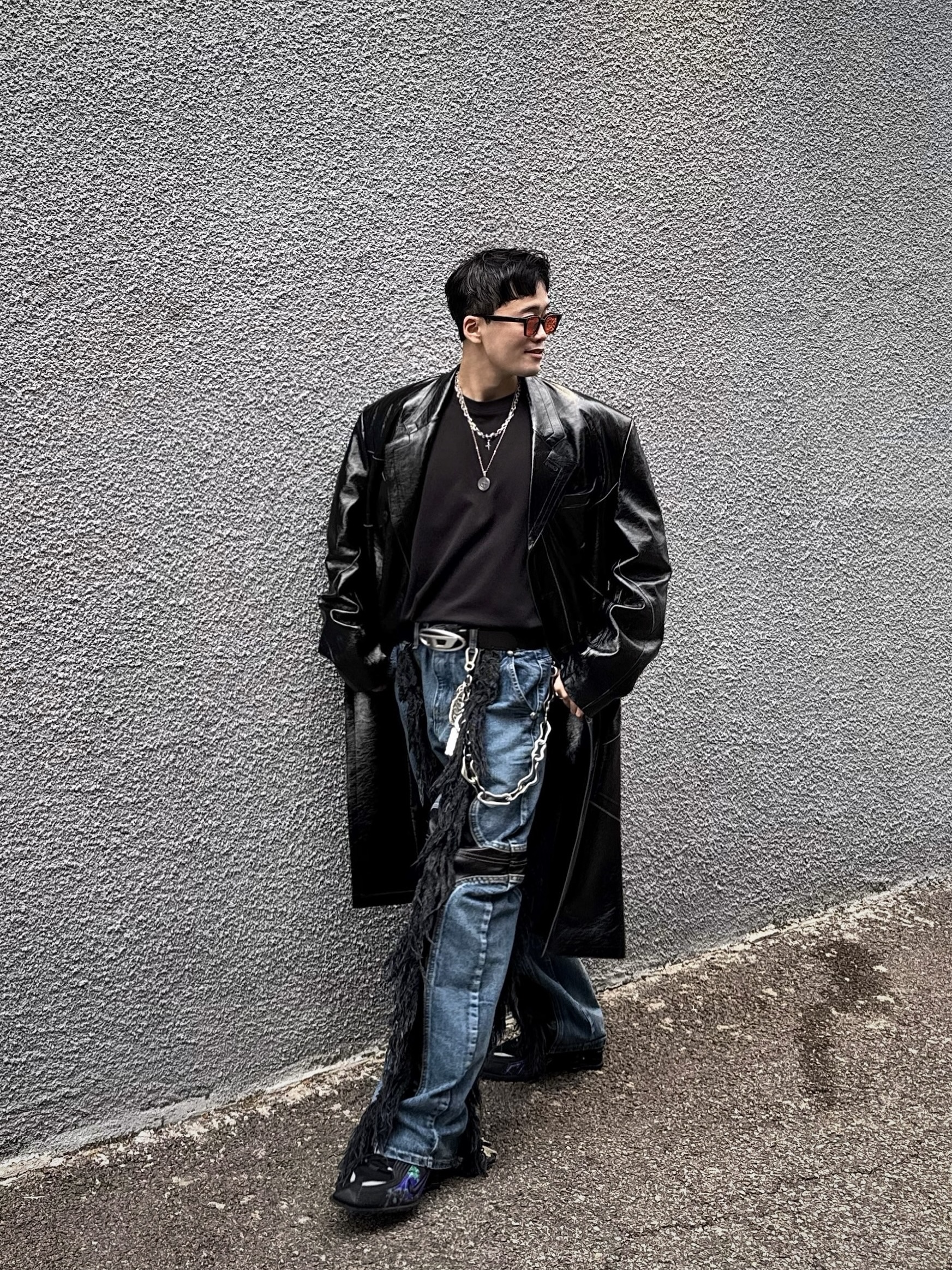 Diesel B-1DR Leather Belt with D Buckle Black, Thug Club Mohican Leather Denim Pants Blue Black - 24FW 착용 스타일 - 2