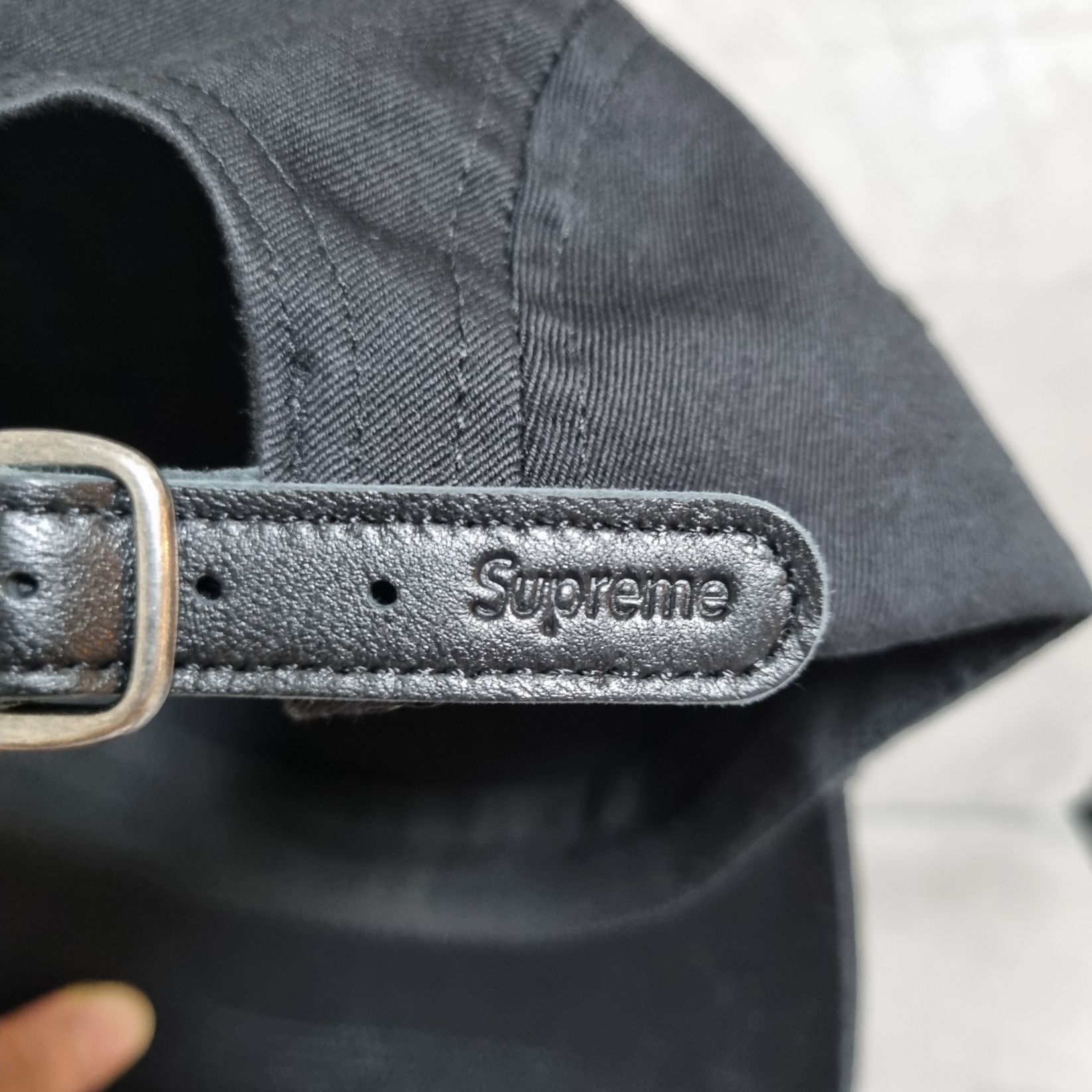 Supreme Washed Chino Twill Camp Cap Black 착용 스타일 - 3