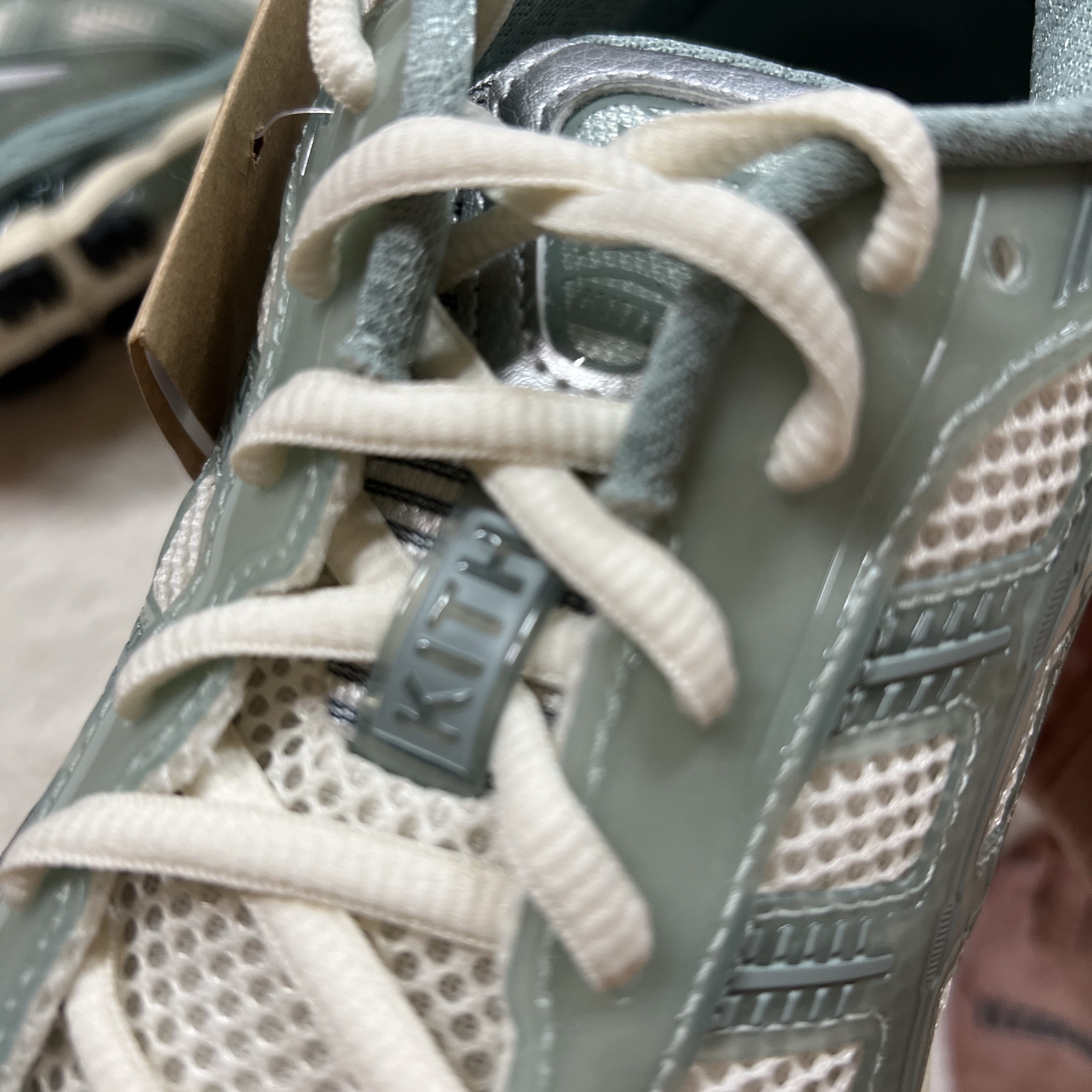 Asics x Ronnie Fieg Gel-Kayano 12.1 Cream Sage, New Balance x Cayl 1906R Blue 착용 스타일 - 3